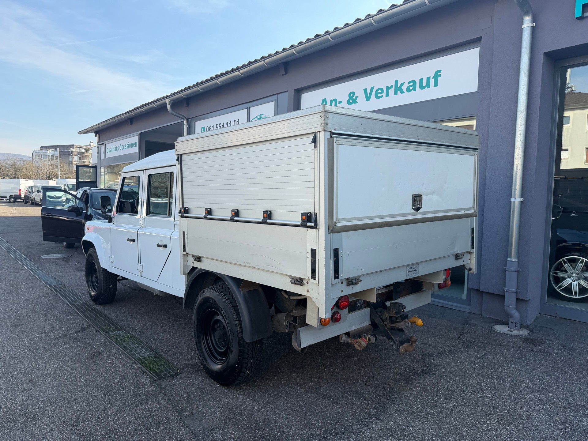 LAND ROVER Defender 130 2.2 TD4 Double Chassis Cab-image-3
