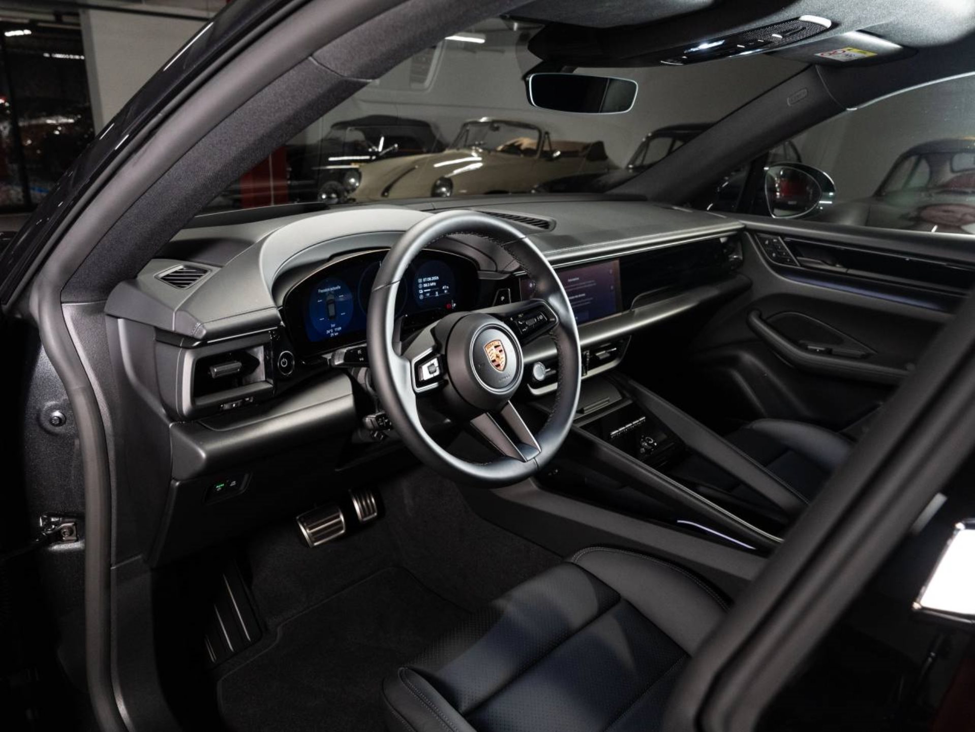 PORSCHE Macan 4S-image-3