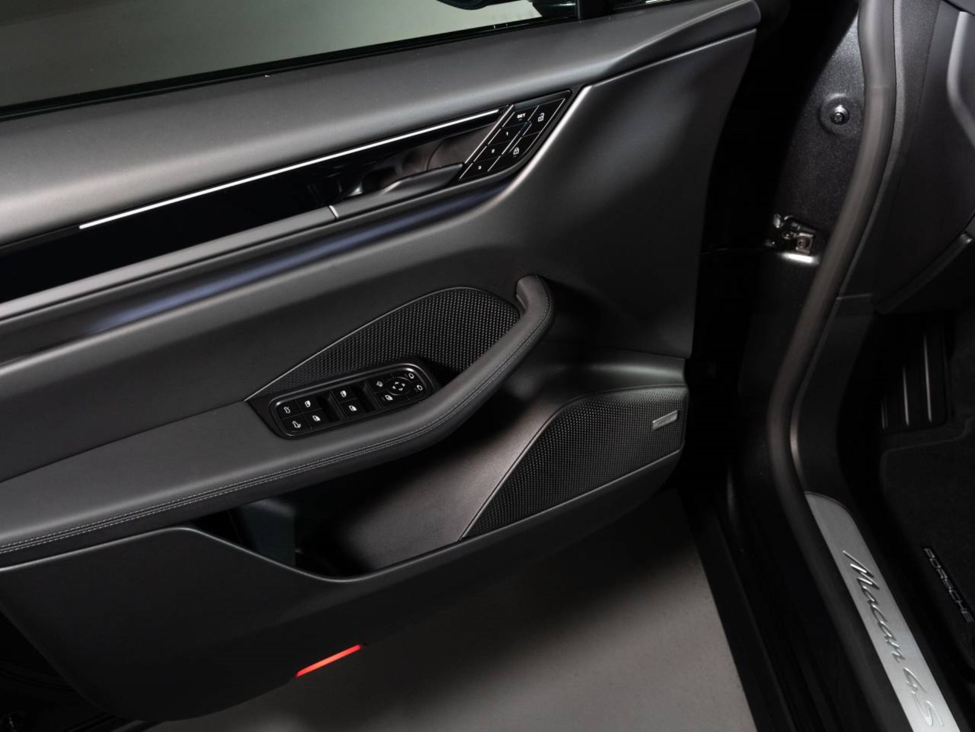 PORSCHE Macan 4S-image-11