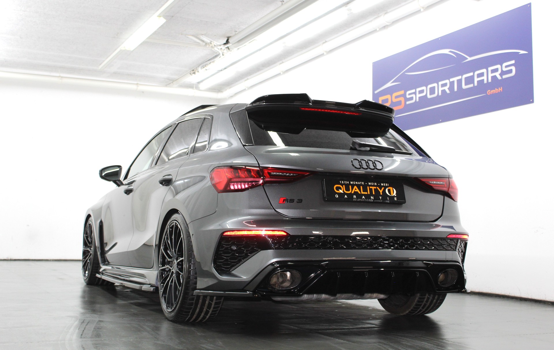 AUDI RS3 Sportback 2.5 TSI quattro S-tronic RS-Designpaket plus rot / Maxton Kit / CH-Fahrzeug-image-4