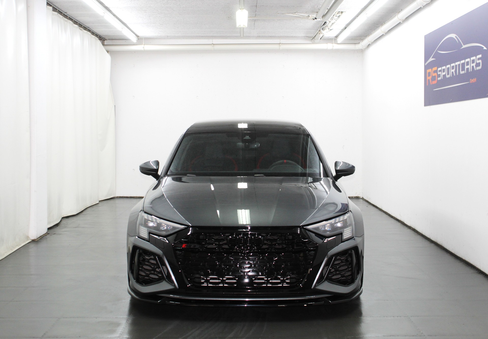 AUDI RS3 Sportback 2.5 TSI quattro S-tronic RS-Designpaket plus rot / Maxton Kit / CH-Fahrzeug-image-2