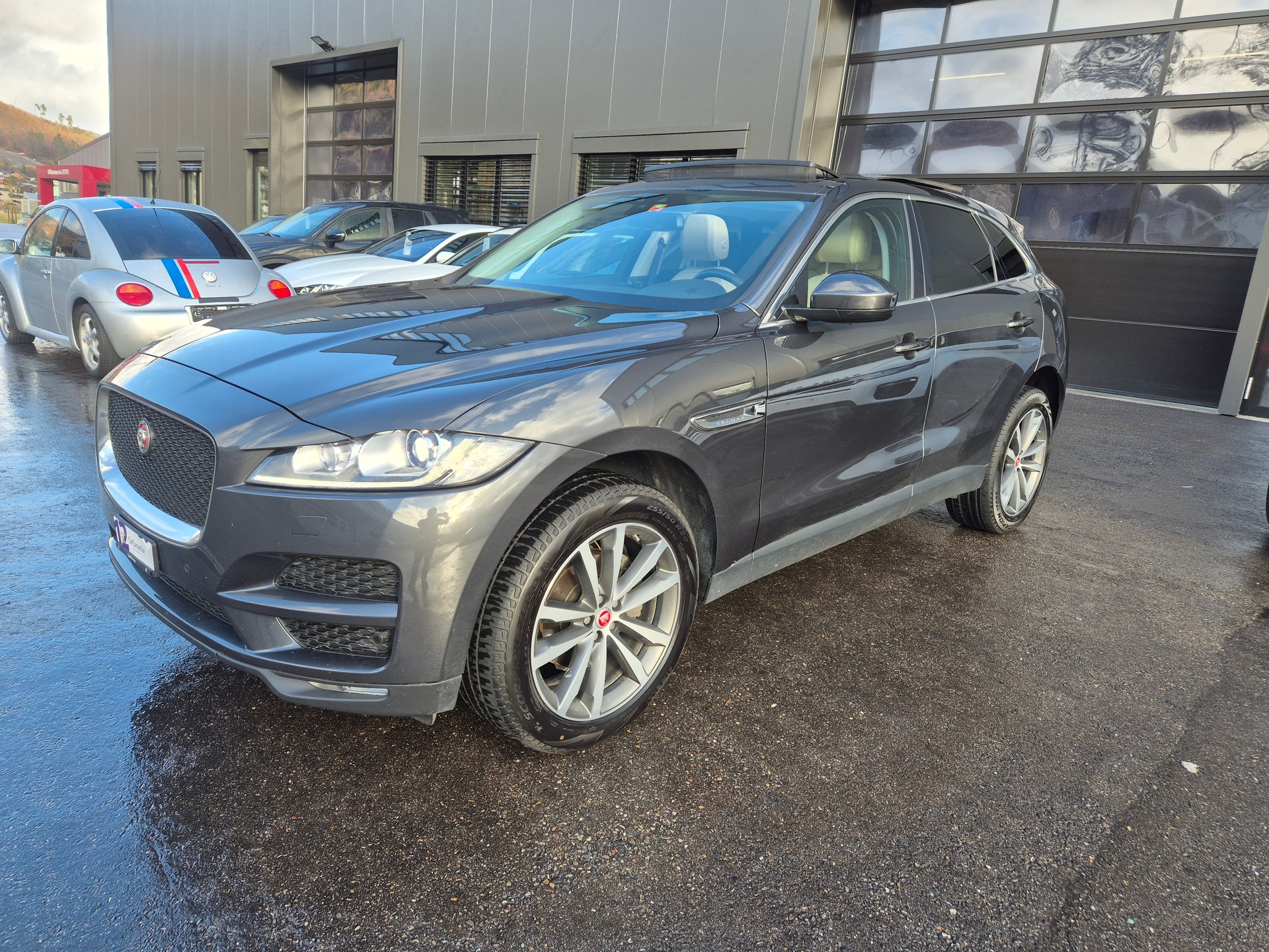 JAGUAR F-Pace 25d Pure AWD Automatik-image-0