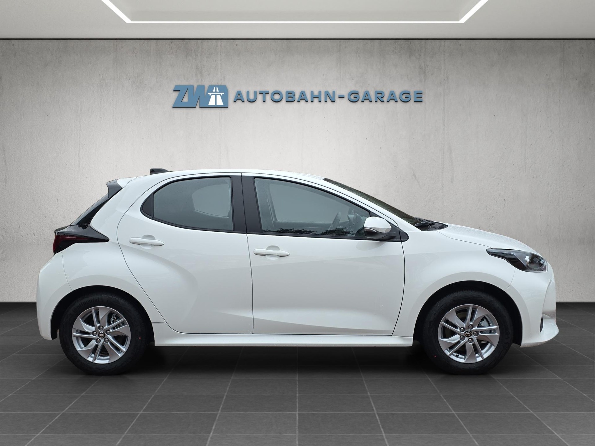 TOYOTA Yaris 1.5 VVT-i HSD Comfort-image-5