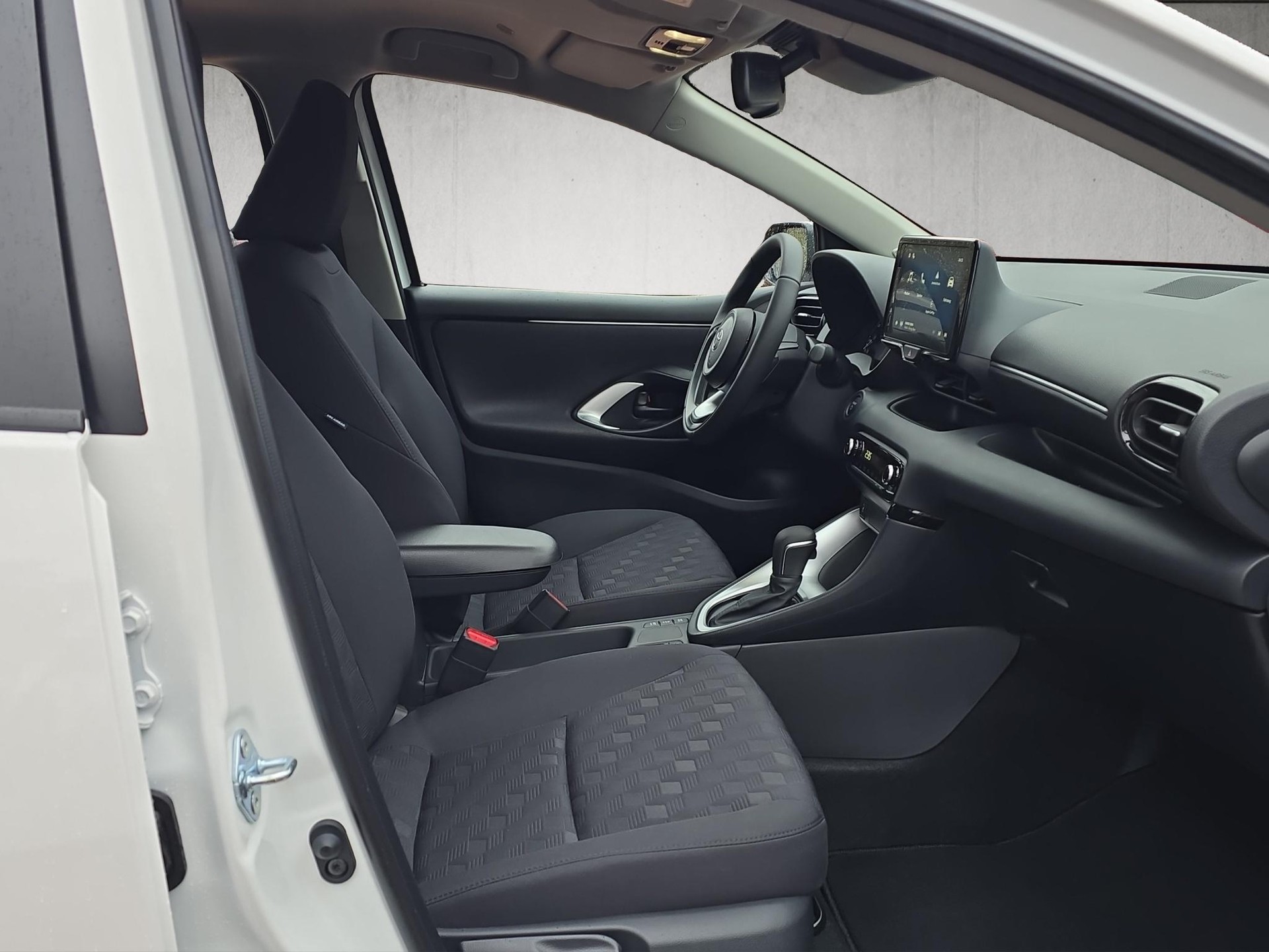 TOYOTA Yaris 1.5 VVT-i HSD Comfort-image-13