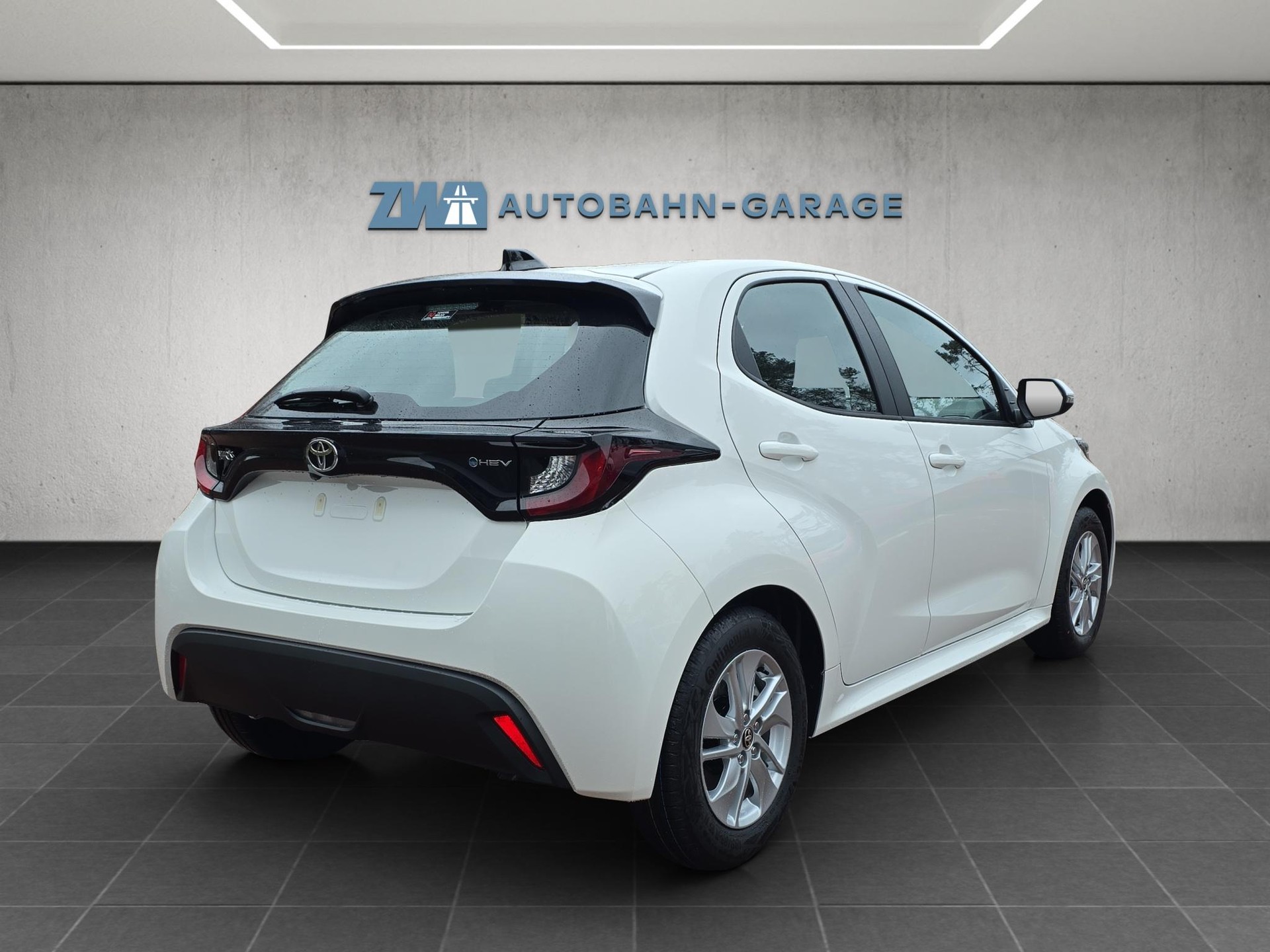 TOYOTA Yaris 1.5 VVT-i HSD Comfort-image-4