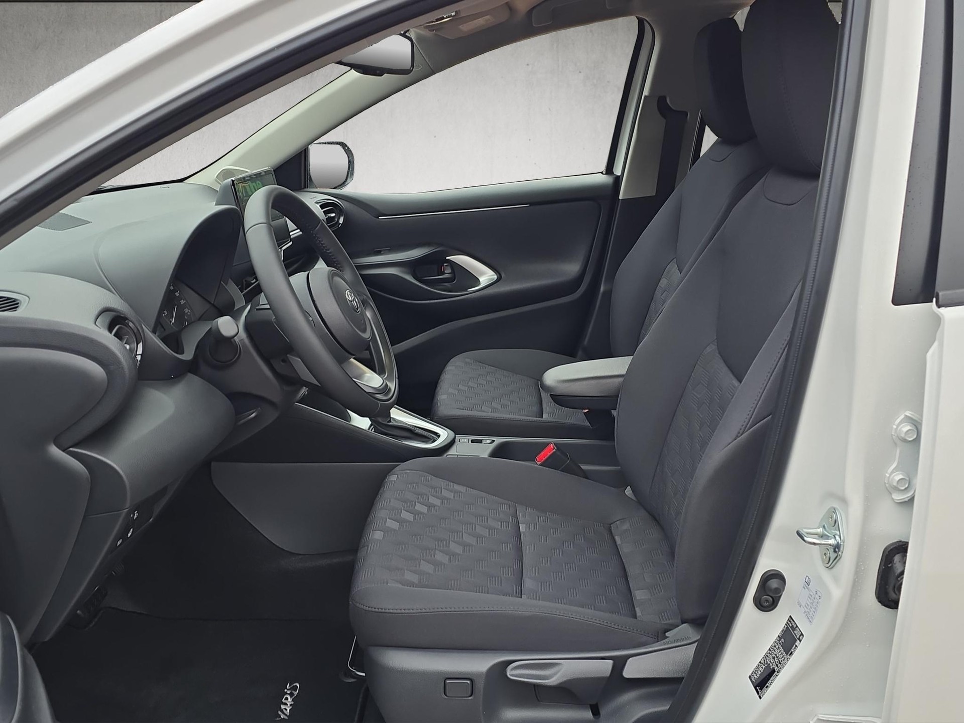 TOYOTA Yaris 1.5 VVT-i HSD Comfort-image-8