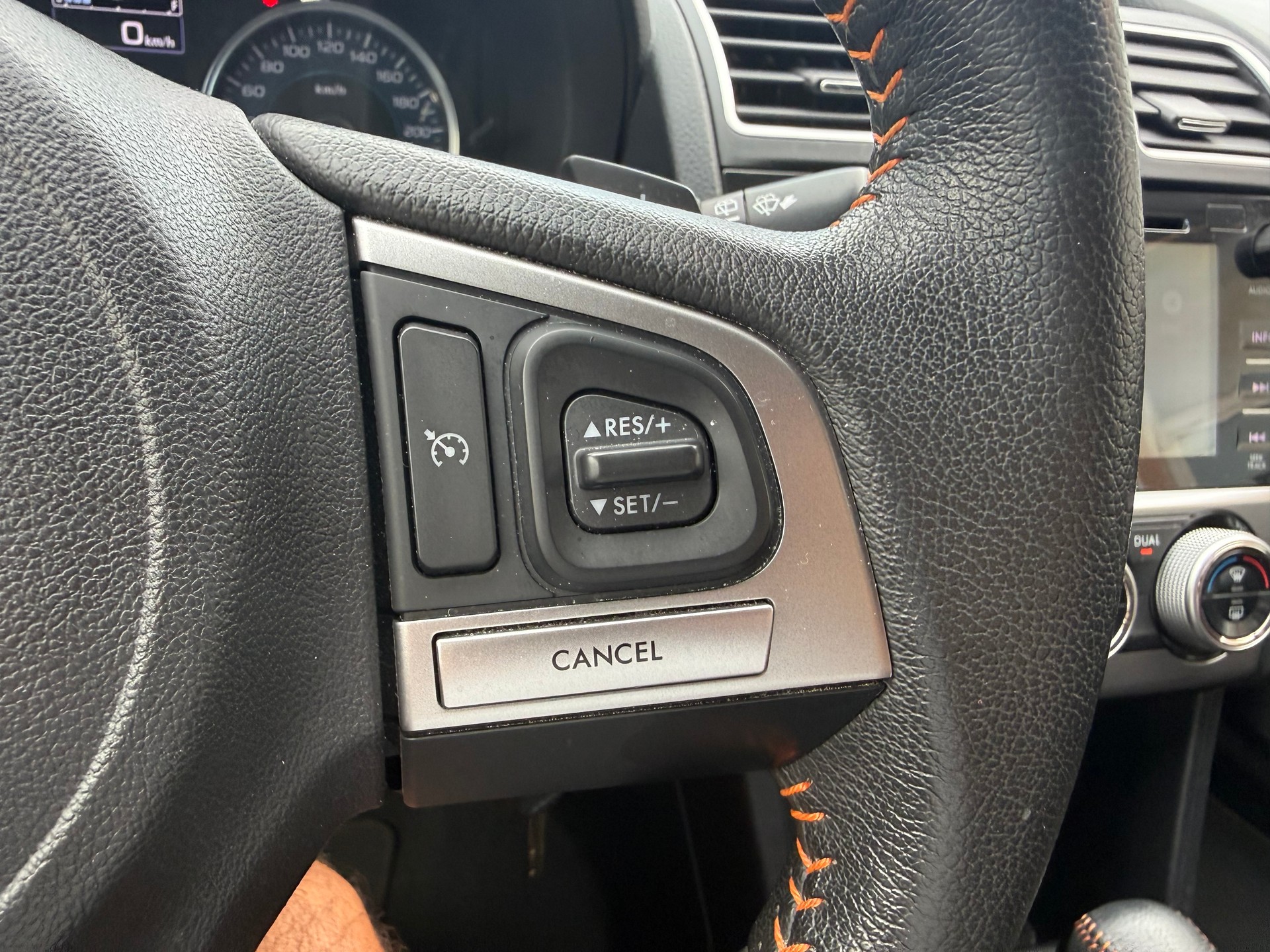 SUBARU XV 2.0 Swiss Two AWD CVT-image-7