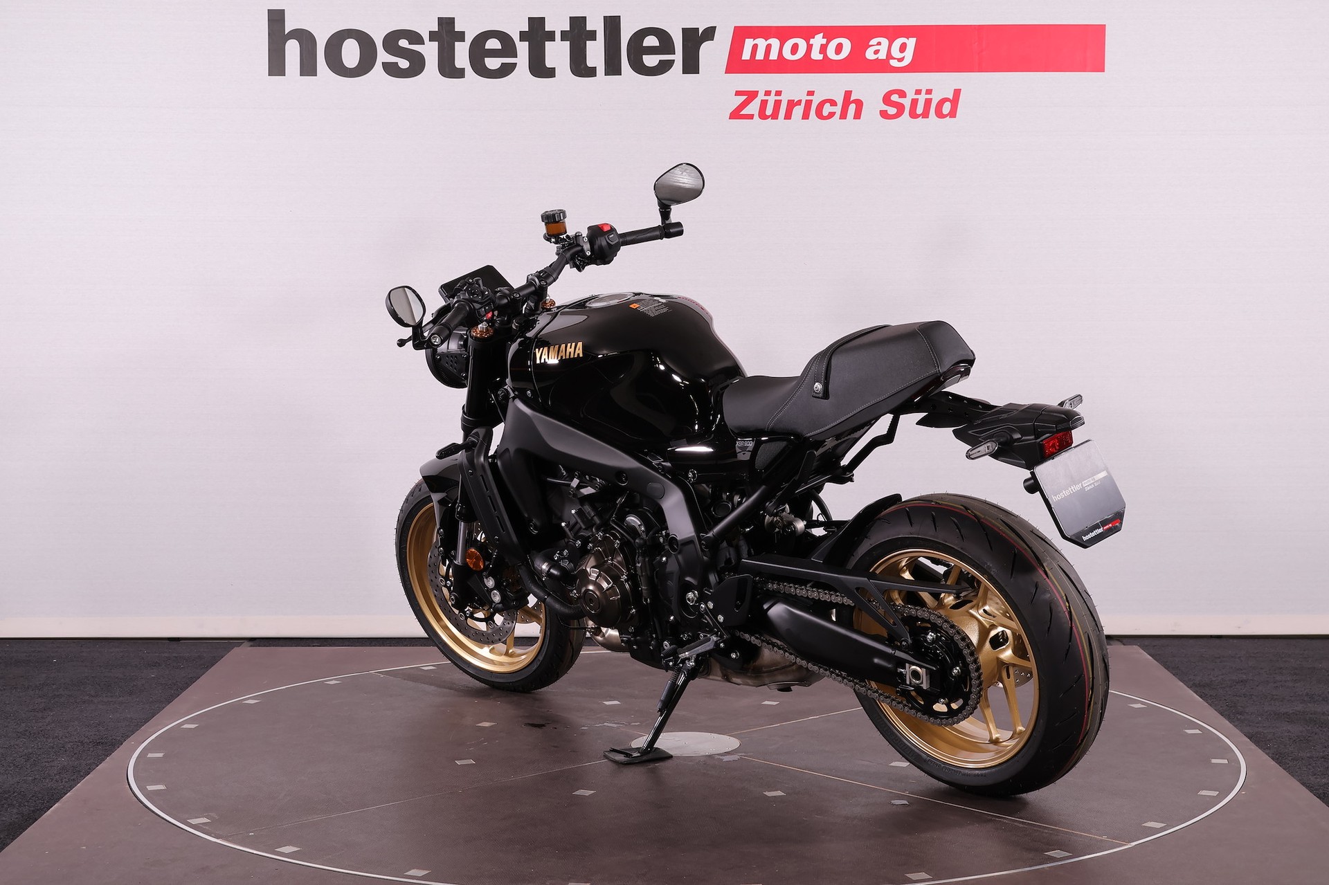 YAMAHA XSR 900-showroom-element-1