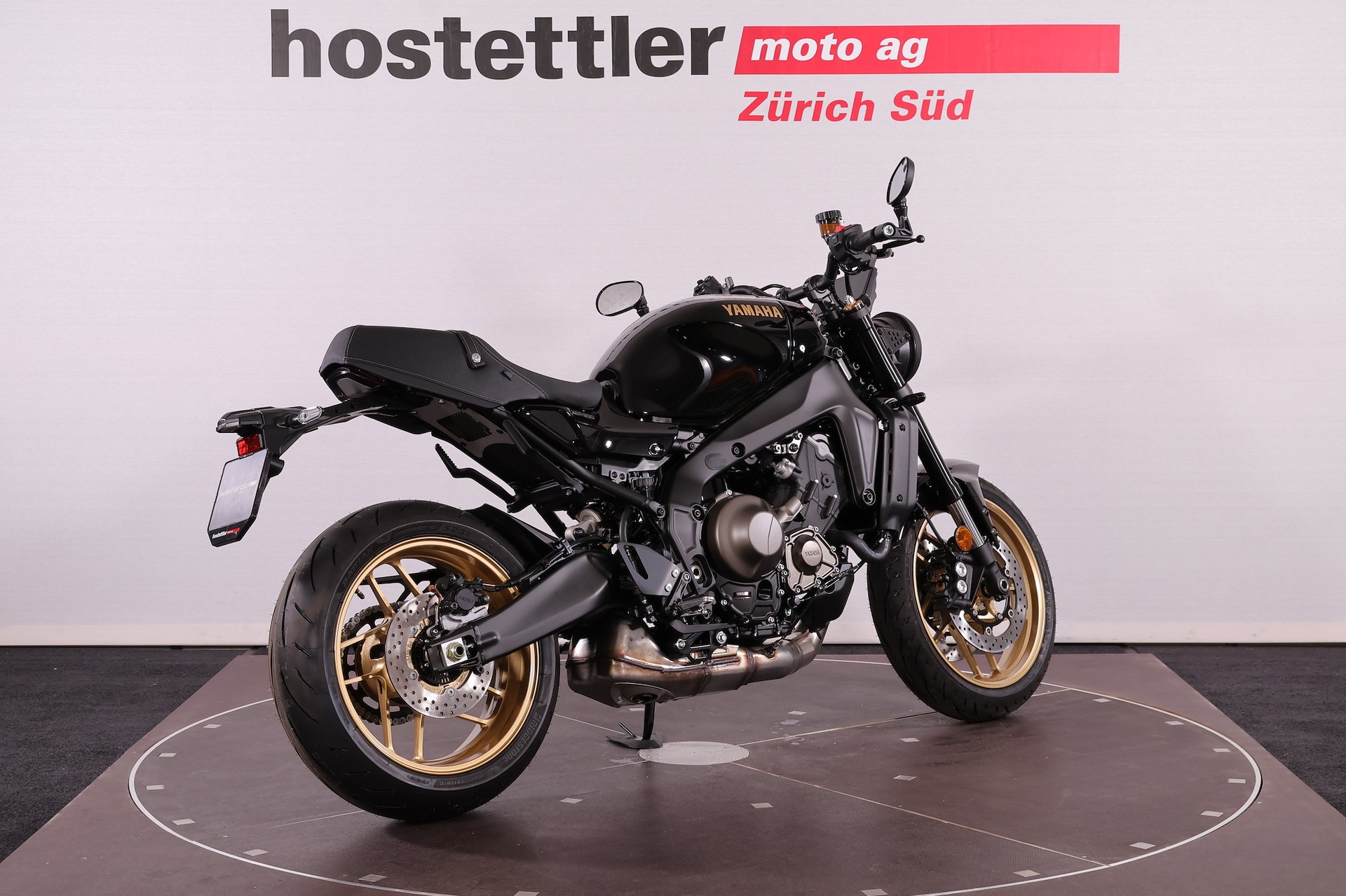 YAMAHA XSR 900-showroom-element-2