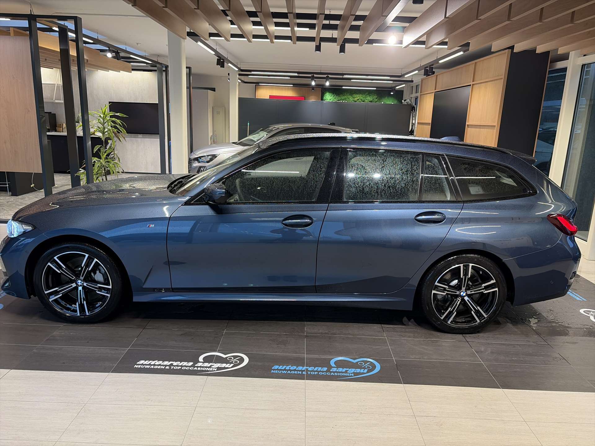 BMW 330i Touring xDrive M-Sport 245PS Steptronic Automat-image-11