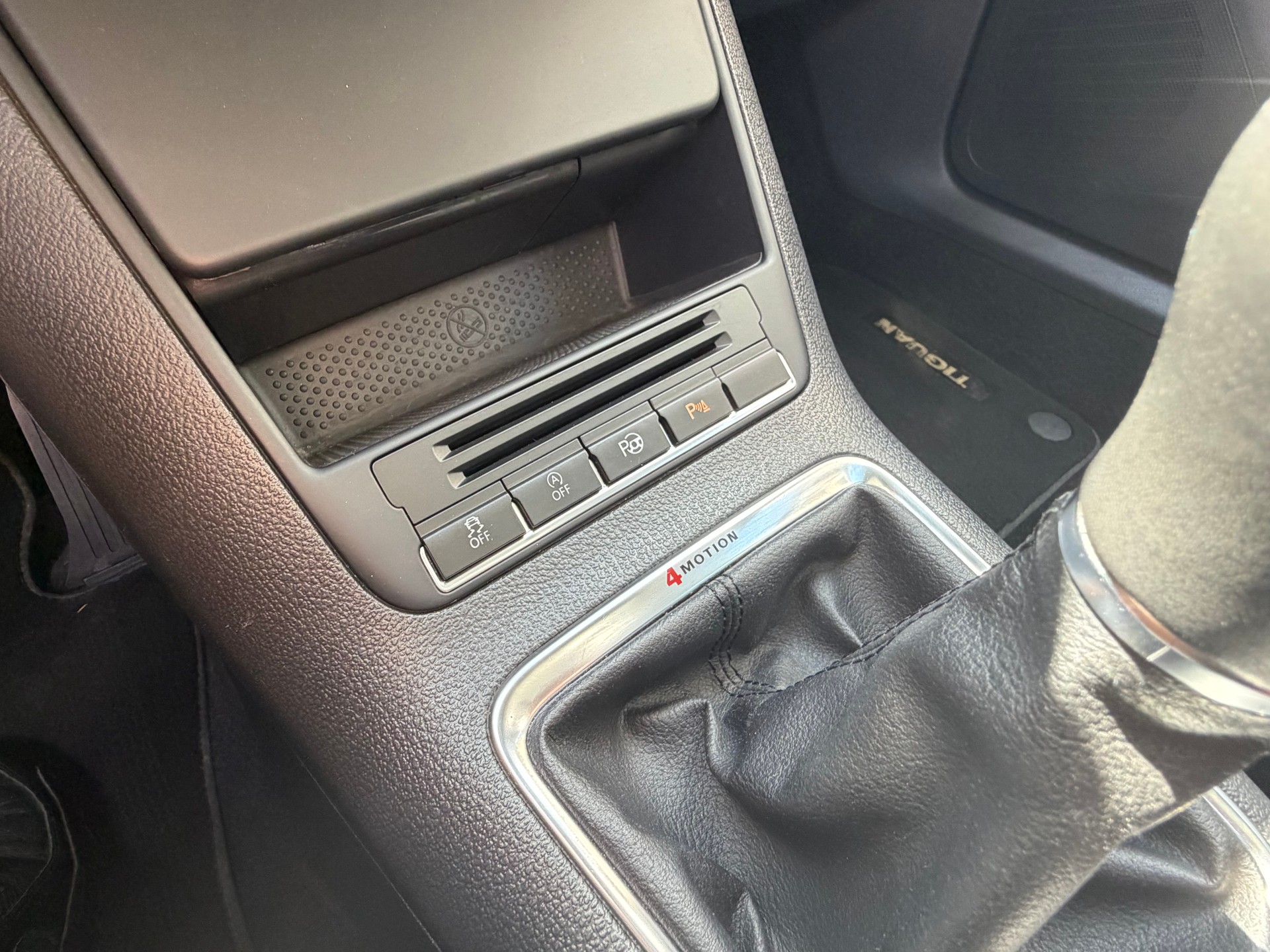 VW Tiguan 2.0 TDI BlueMotion Sport&Style 4Motion CROCHET D'ATTELAGE-image-18