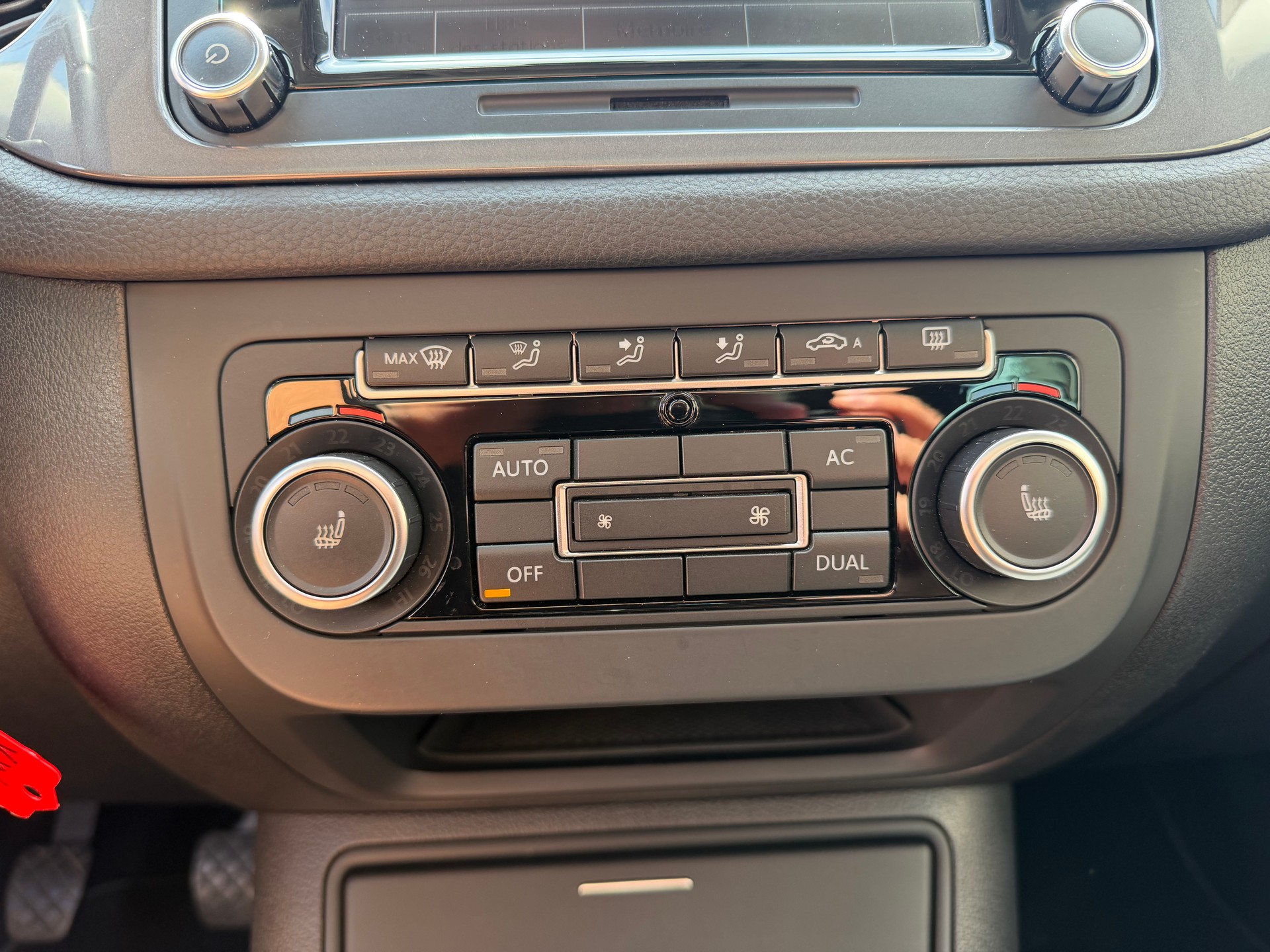 VW Tiguan 2.0 TDI BlueMotion Sport&Style 4Motion CROCHET D'ATTELAGE-image-15