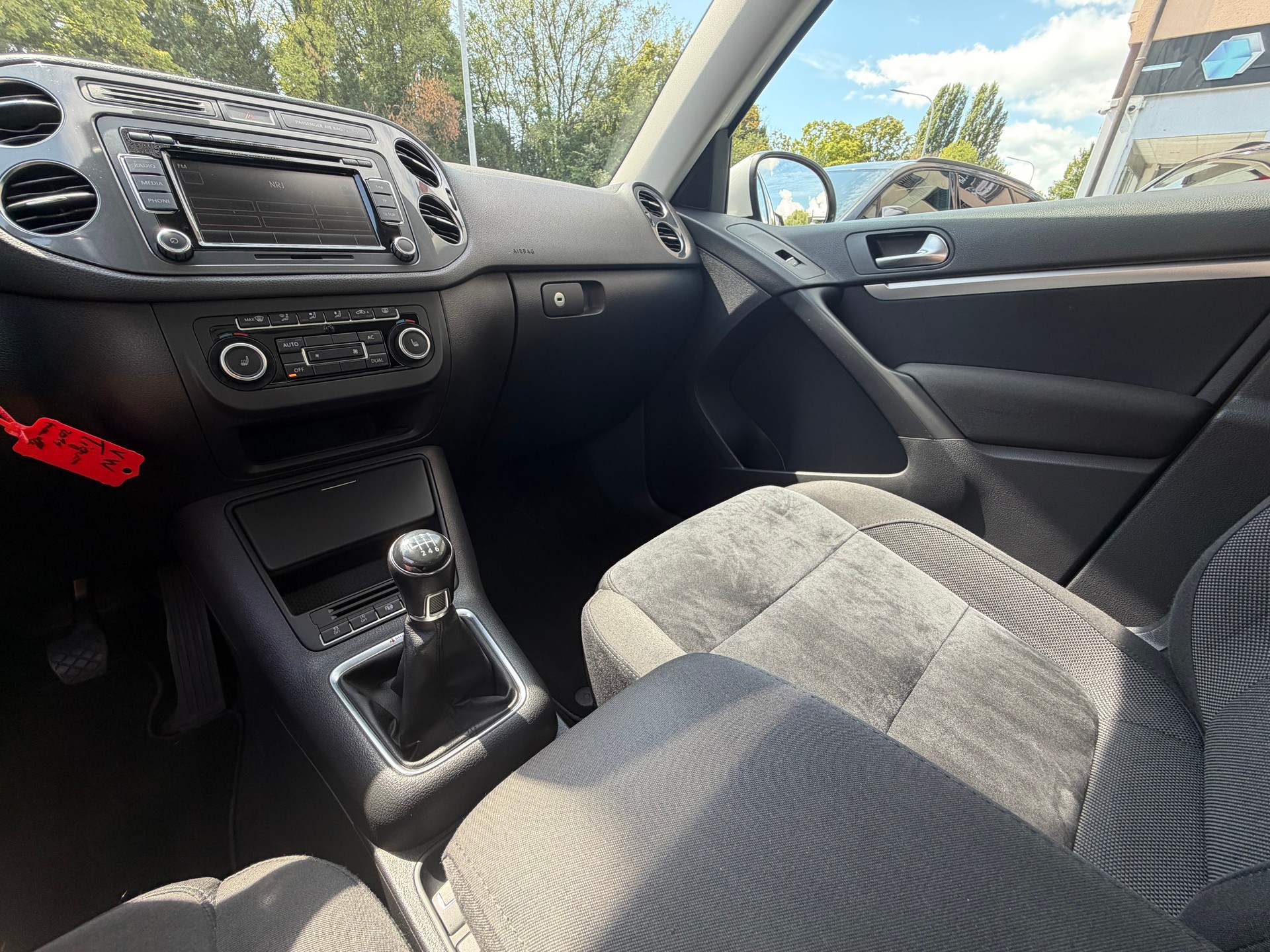 VW Tiguan 2.0 TDI BlueMotion Sport&Style 4Motion CROCHET D'ATTELAGE-image-19