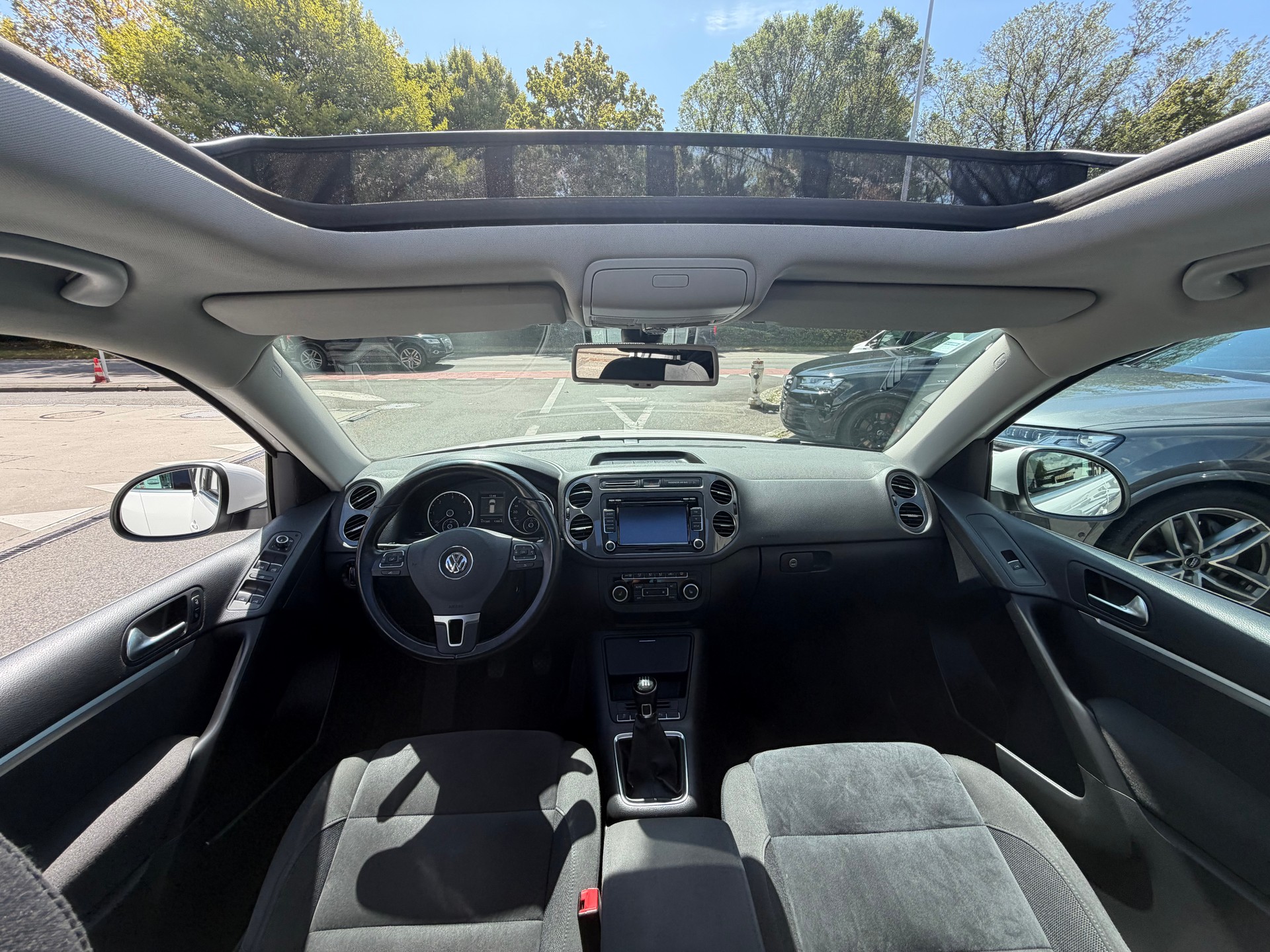 VW Tiguan 2.0 TDI BlueMotion Sport&Style 4Motion CROCHET D'ATTELAGE-image-13