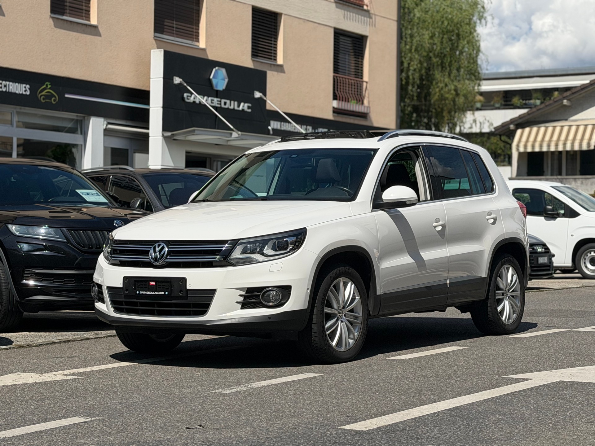 VW Tiguan 2.0 TDI BlueMotion Sport&Style 4Motion CROCHET D'ATTELAGE-image-0