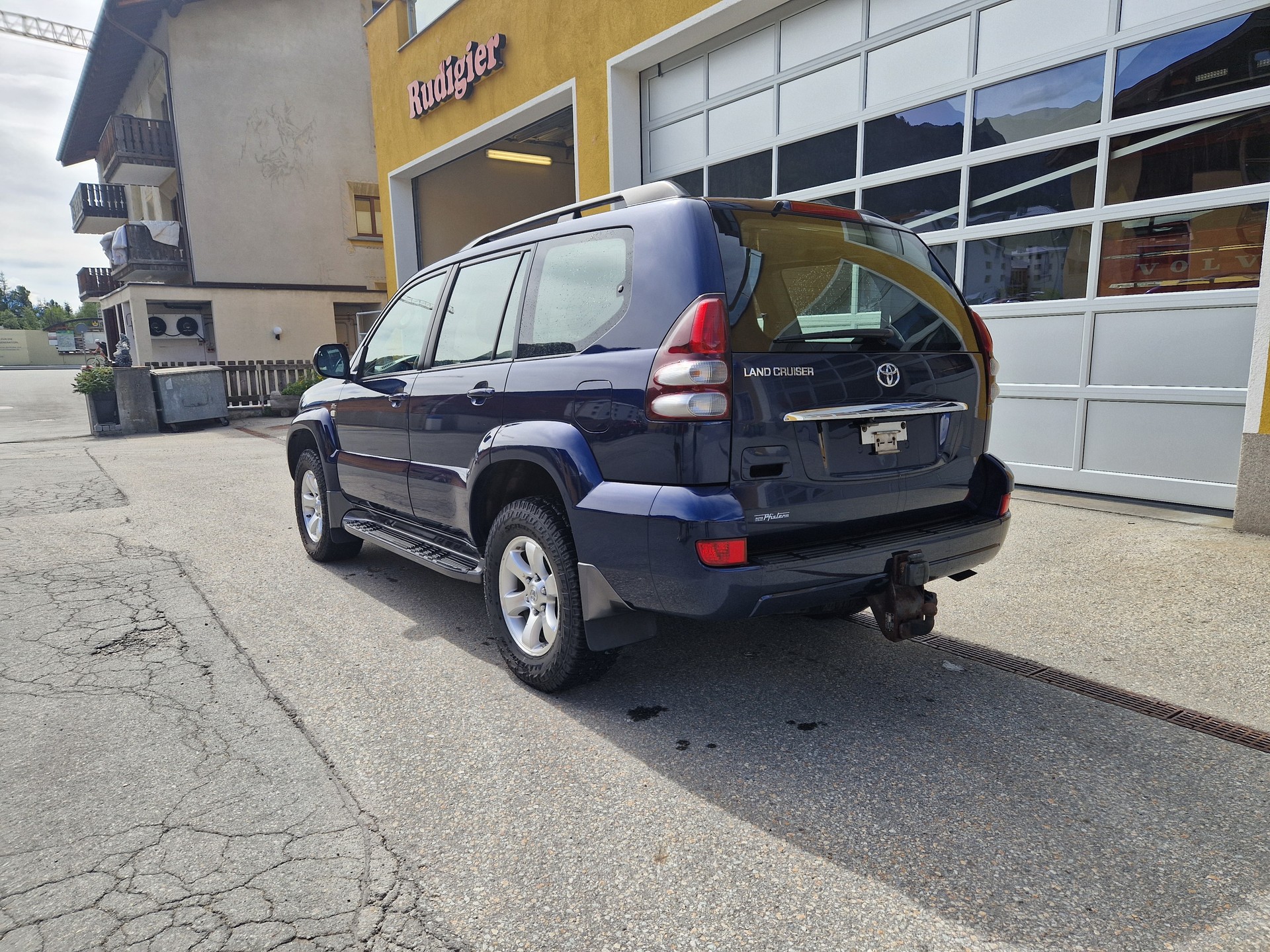 TOYOTA LAND CRUISER