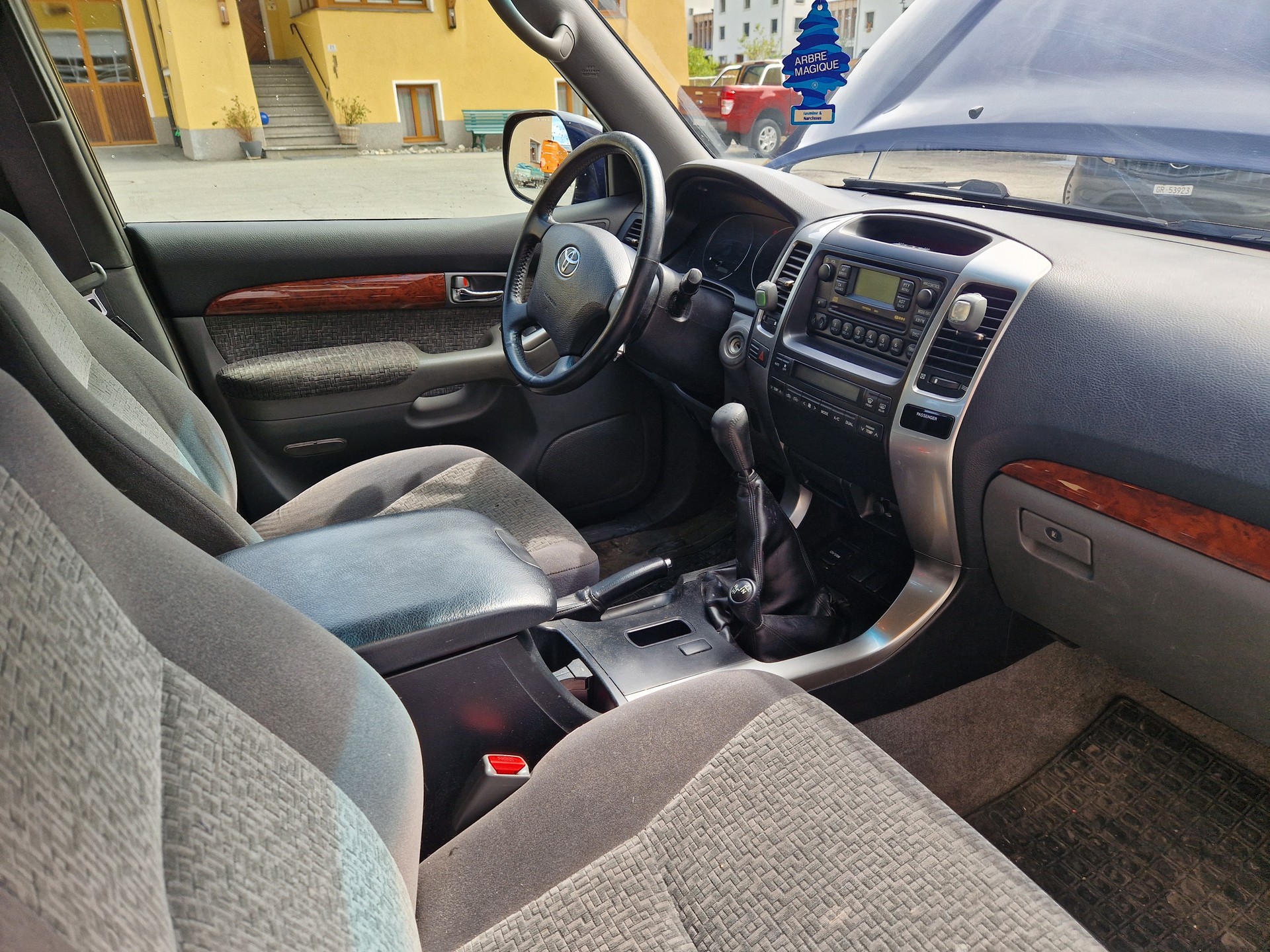 TOYOTA LAND CRUISER-image-3