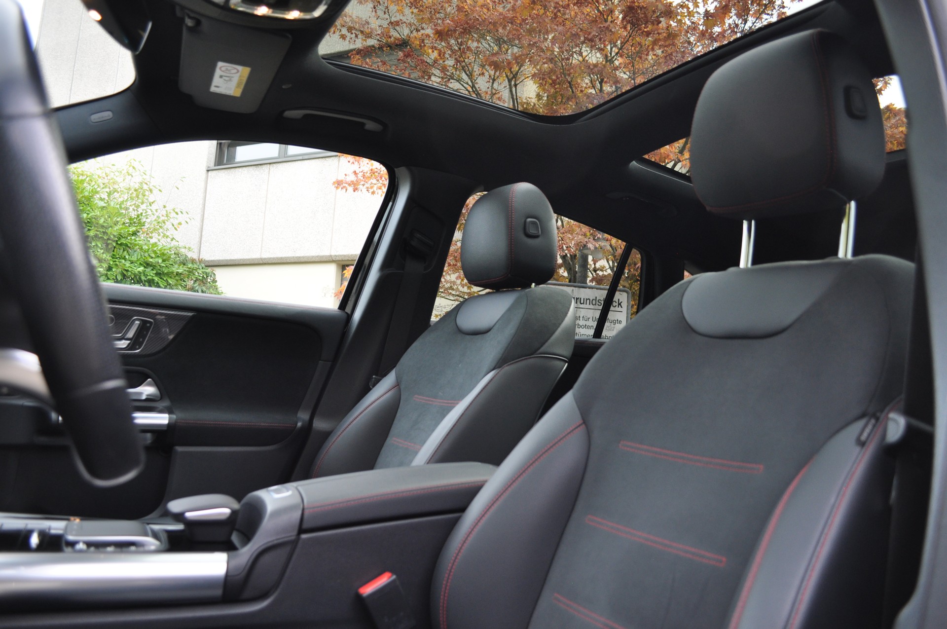 MERCEDES-BENZ GLA 250e AMG Line 8G-DCT-image-8