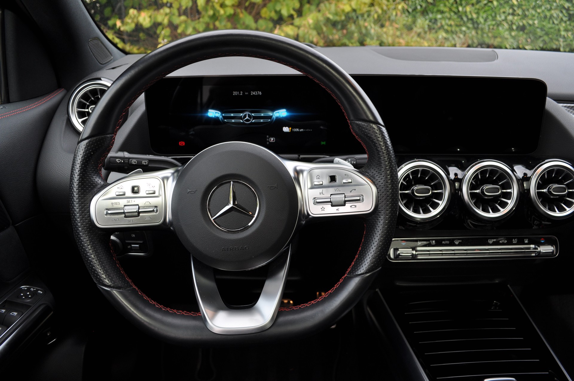 MERCEDES-BENZ GLA 250e AMG Line 8G-DCT-image-11