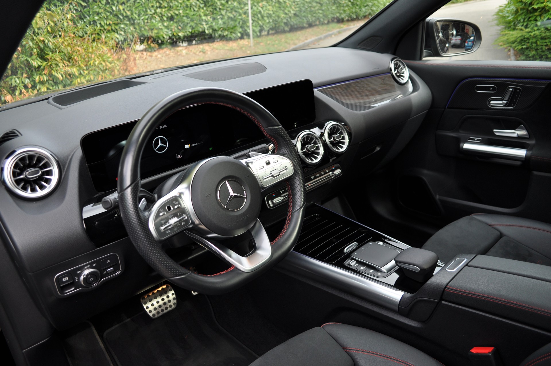 MERCEDES-BENZ GLA 250e AMG Line 8G-DCT-image-7