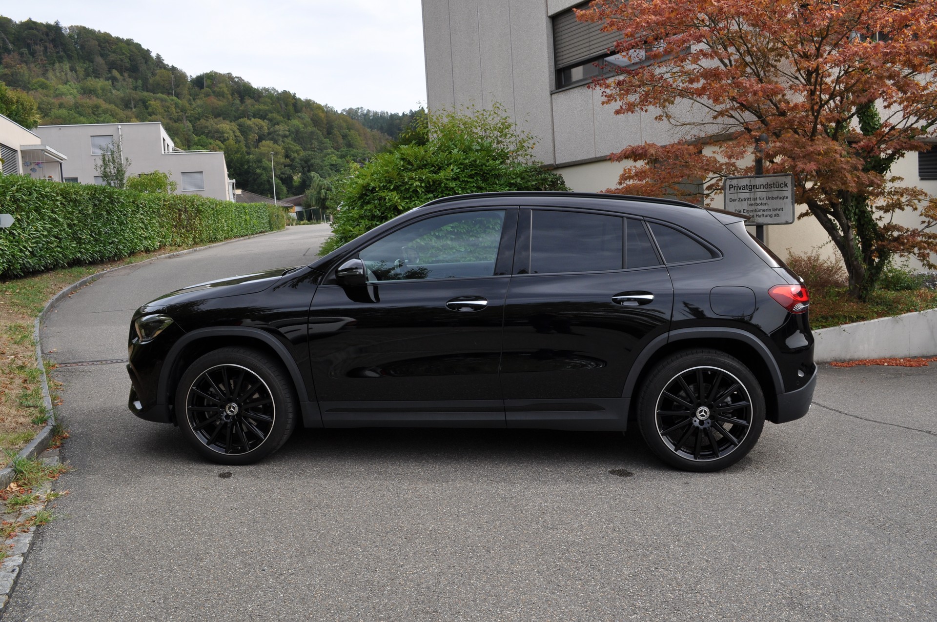 MERCEDES-BENZ GLA 250e AMG Line 8G-DCT-image-6