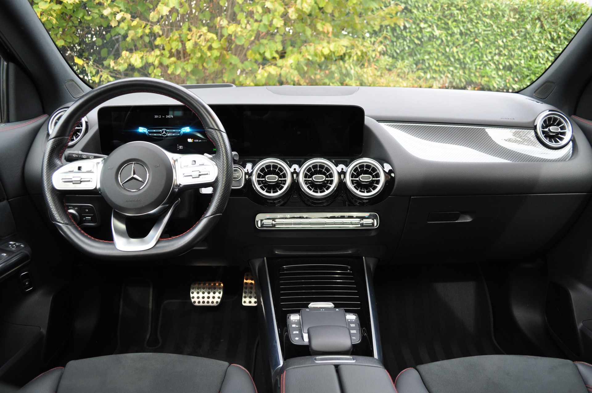 MERCEDES-BENZ GLA 250e AMG Line 8G-DCT-image-10