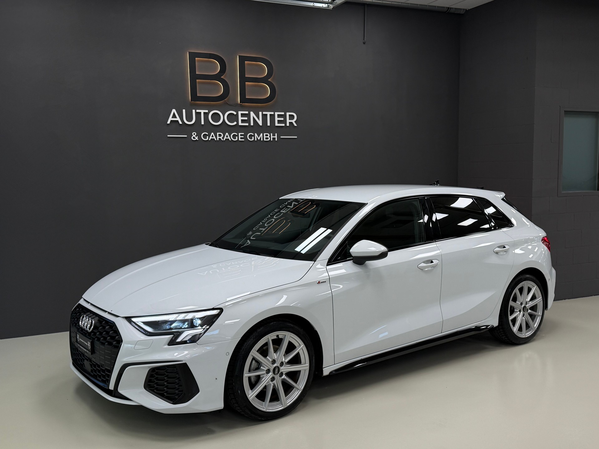 AUDI A3 Sportback 35 TFSI S line S-tronic °° 5 Jahre / 100'000 KM Audi-Garantie °°-image-1