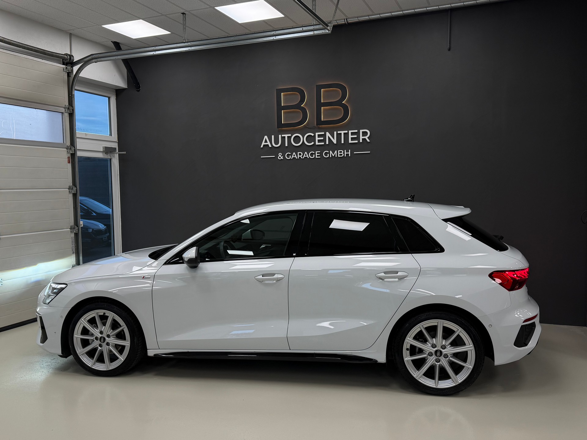 AUDI A3 Sportback 35 TFSI S line S-tronic °° 5 Jahre / 100'000 KM Audi-Garantie °°-image-3