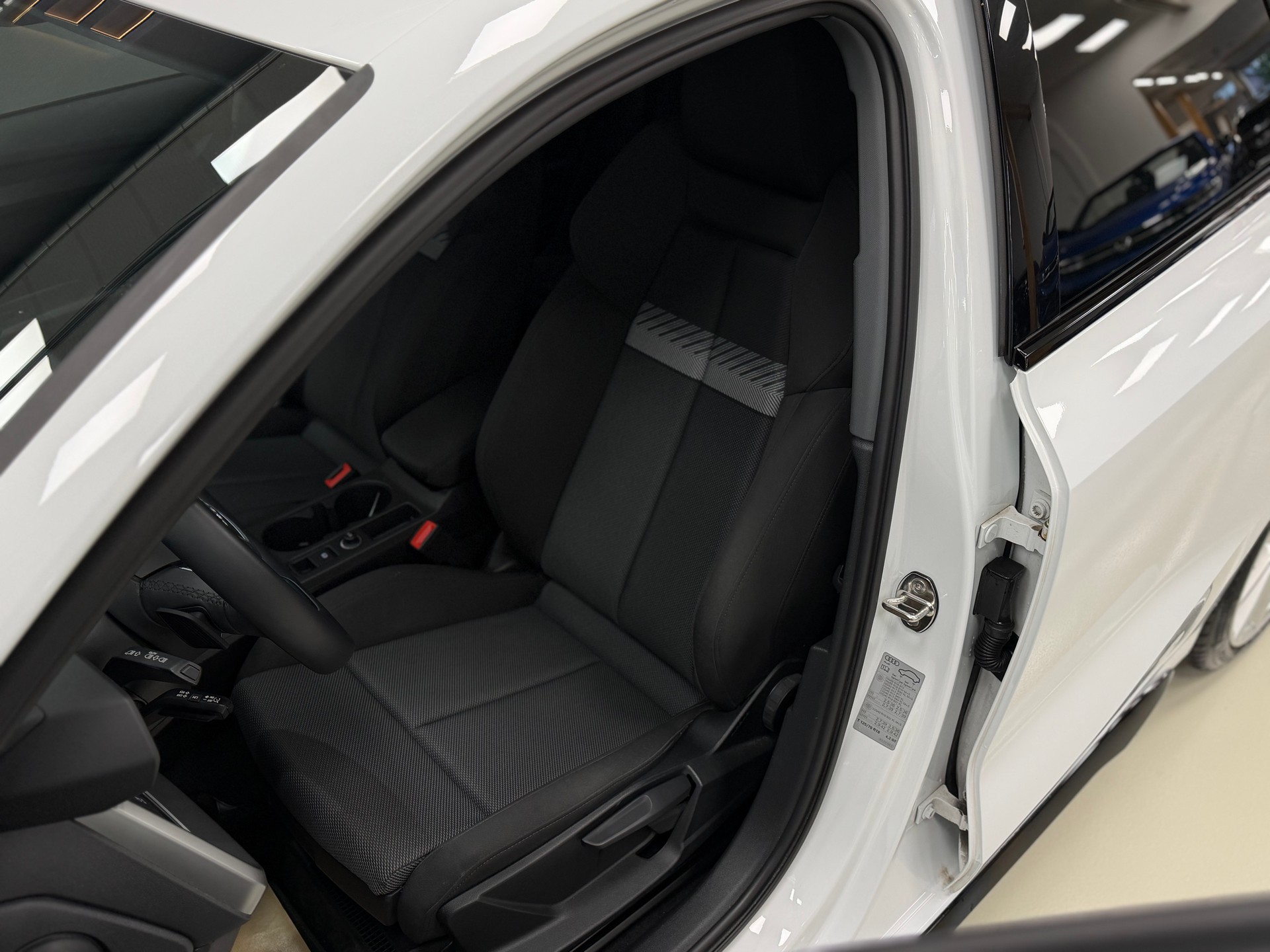 AUDI A3 Sportback 35 TFSI S line S-tronic °° 5 Jahre / 100'000 KM Audi-Garantie °°-image-11