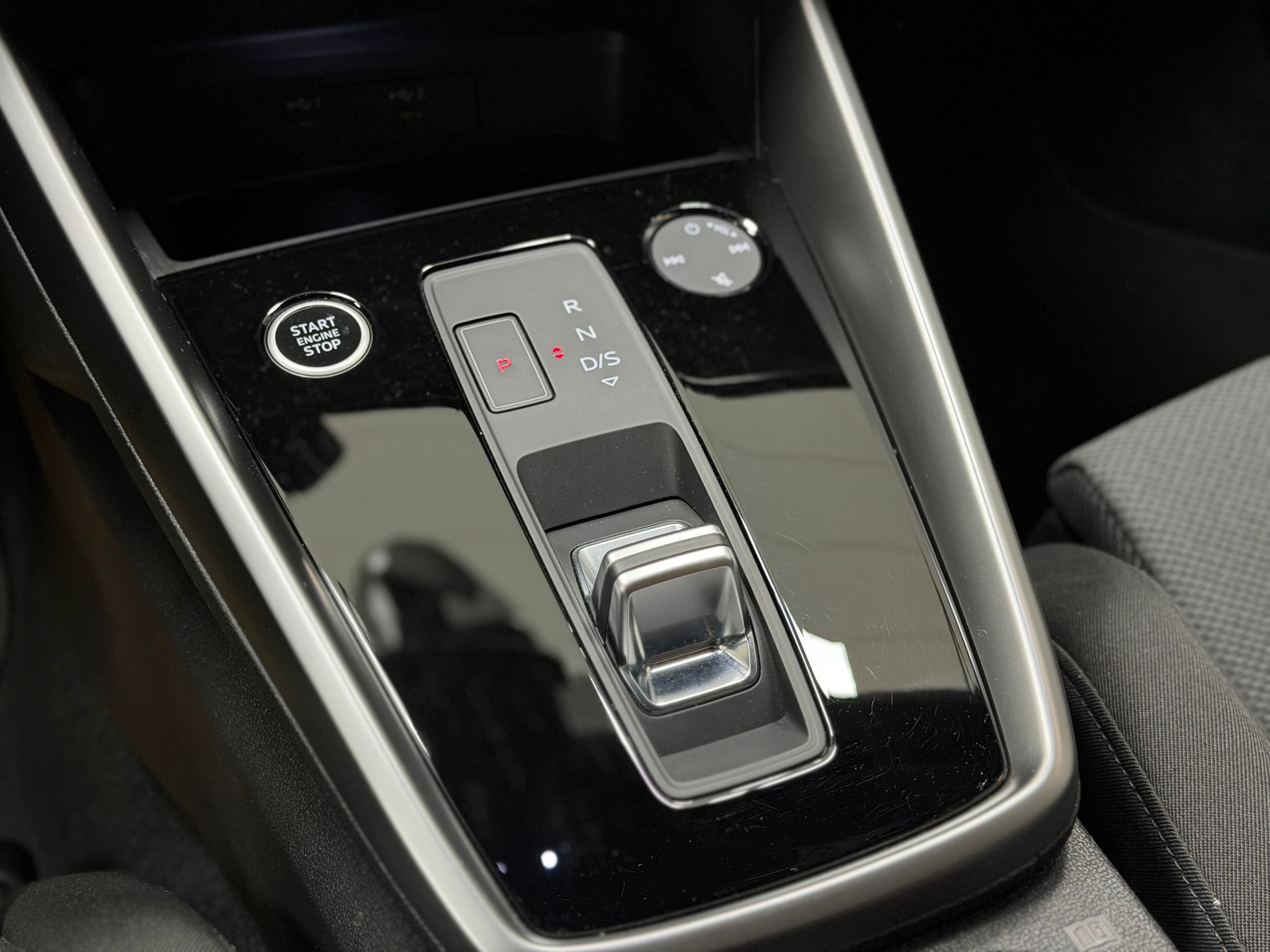 AUDI A3 Sportback 35 TFSI S line S-tronic °° 5 Jahre / 100'000 KM Audi-Garantie °°-image-18