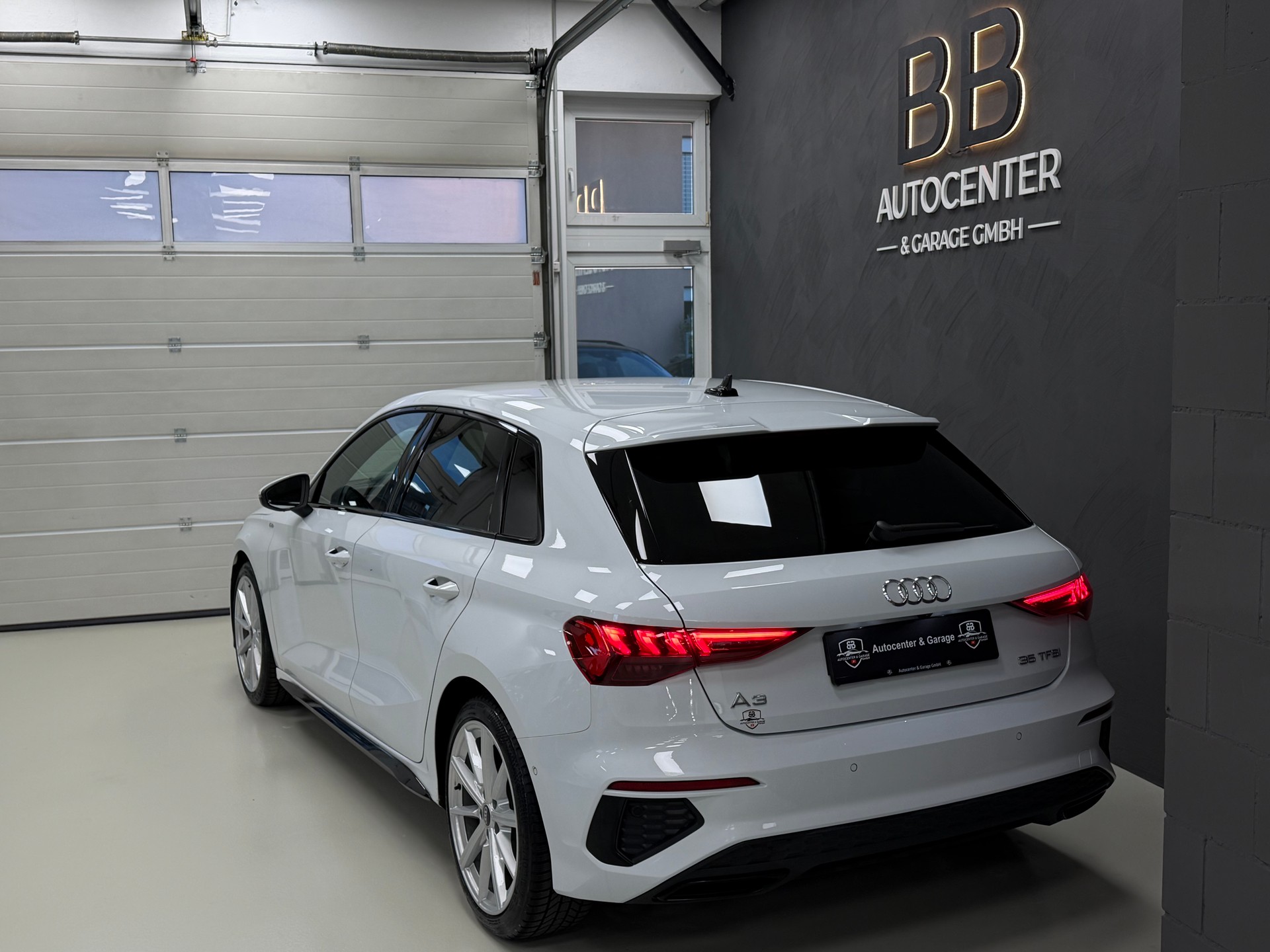 AUDI A3 Sportback 35 TFSI S line S-tronic °° 5 Jahre / 100'000 KM Audi-Garantie °°-image-6