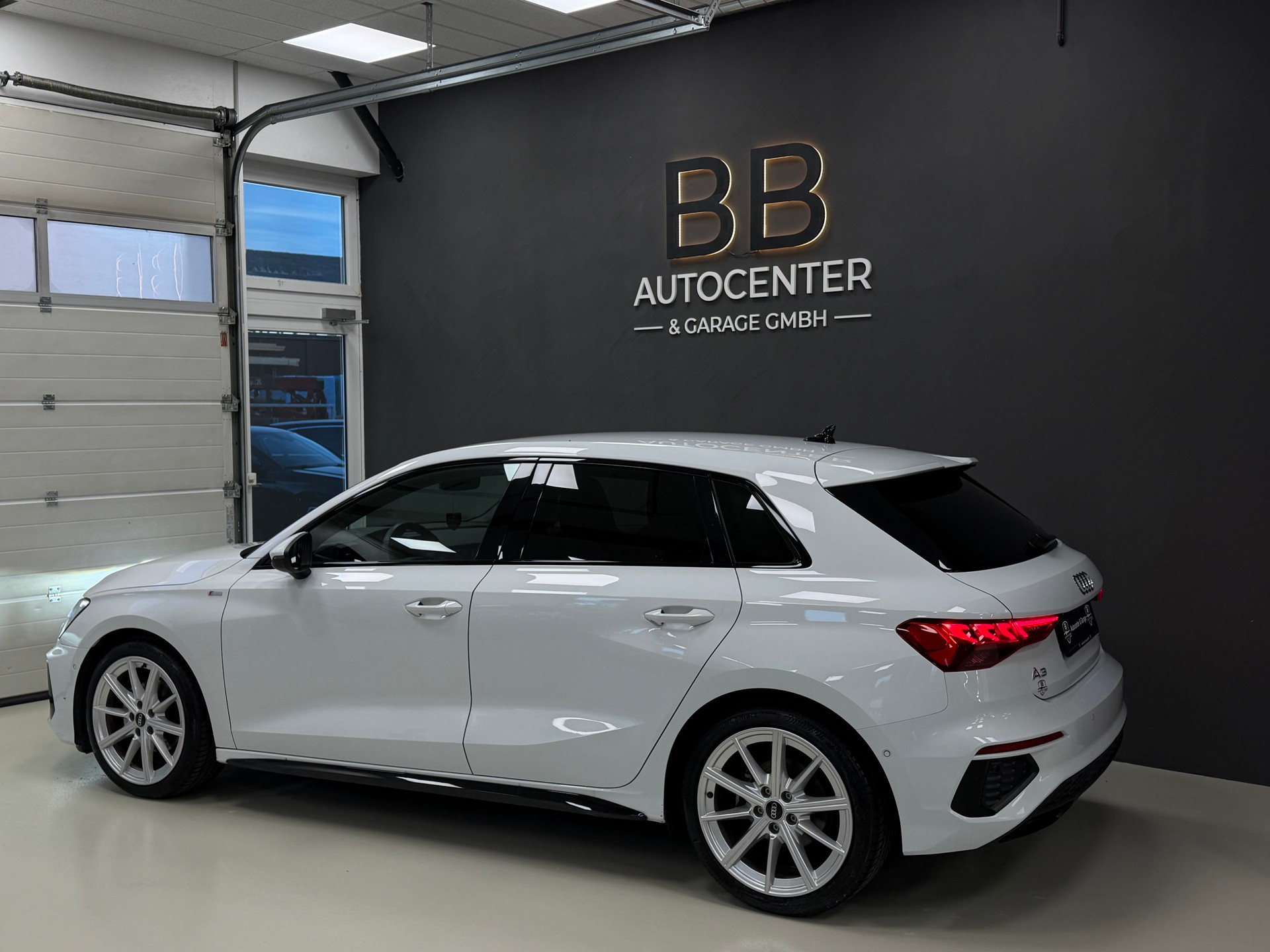 AUDI A3 Sportback 35 TFSI S line S-tronic °° 5 Jahre / 100'000 KM Audi-Garantie °°-image-4