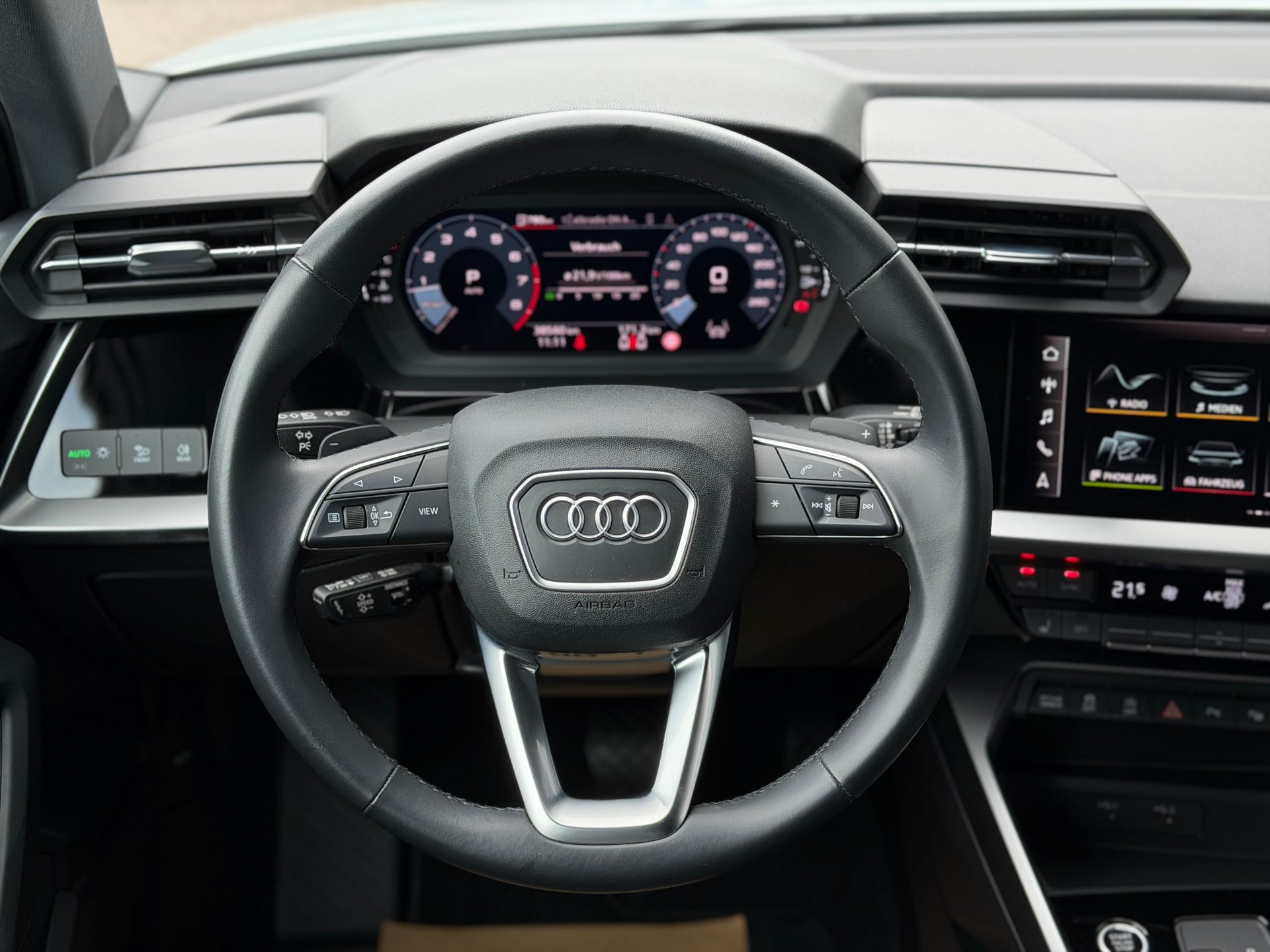 AUDI A3 Sportback 35 TFSI S line S-tronic °° 5 Jahre / 100'000 KM Audi-Garantie °°-image-14