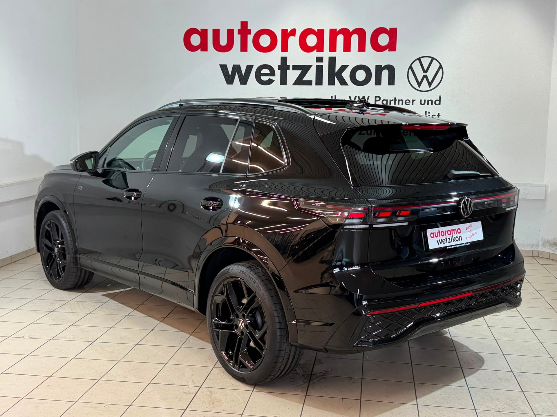 VW Tiguan 2.0 TSI DSG R-Line 4Motion-image-2