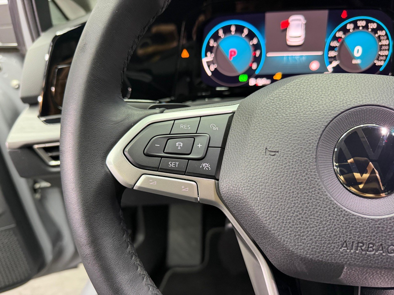 VW Golf 1.5 eTSI mHEV ACT Style DSG | CH-Auto | ACC | Rückfahrkamera | CarPlay | Ambiente | Full Assistenten-image-17