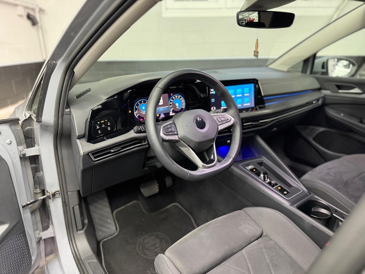 VW Golf 1.5 eTSI mHEV ACT Style DSG | CH-Auto | ACC | Rückfahrkamera | CarPlay | Ambiente | Full Assistenten-image-14
