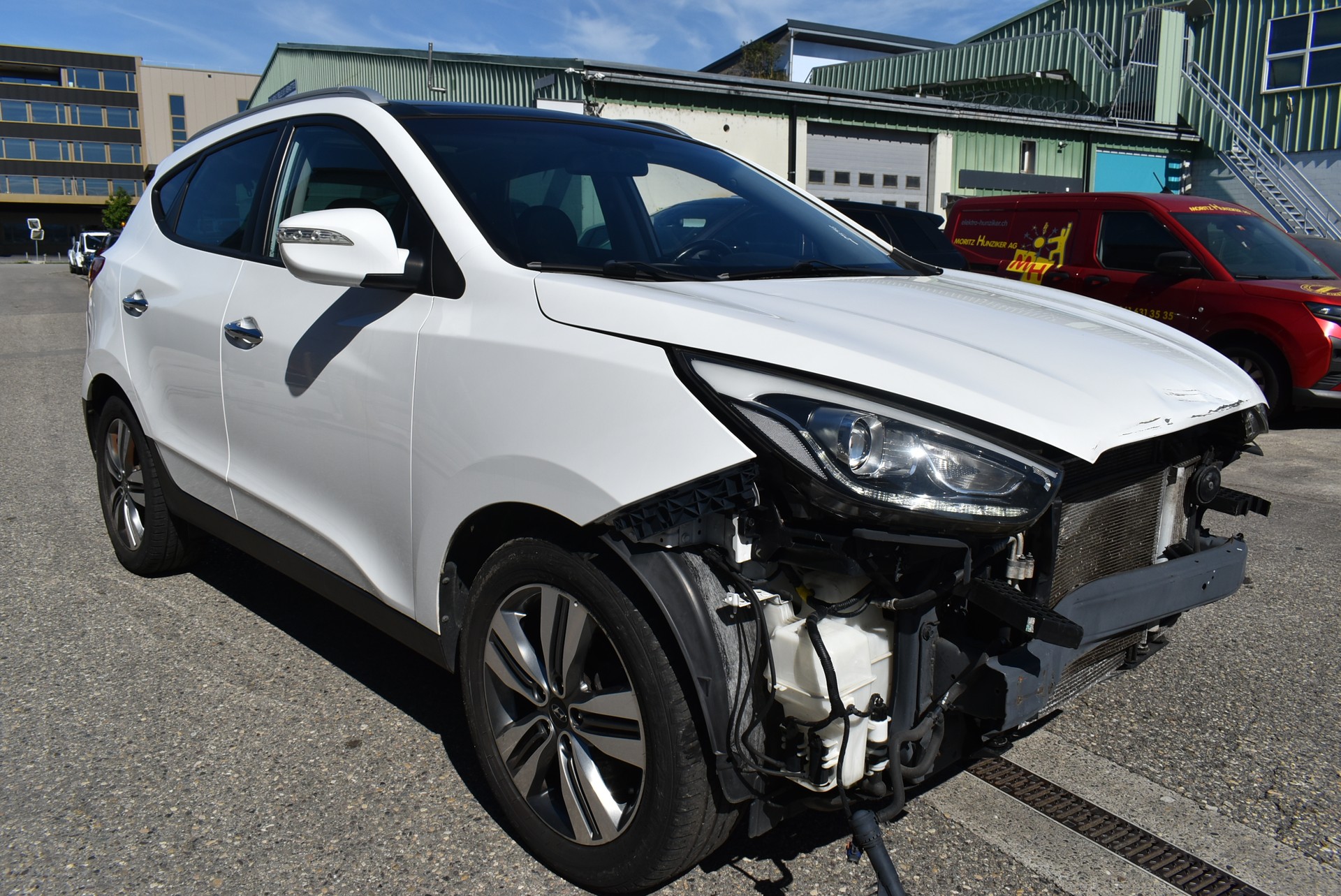 HYUNDAI iX 35 2.0 CRDi Premium 4WD Automatic-image-5