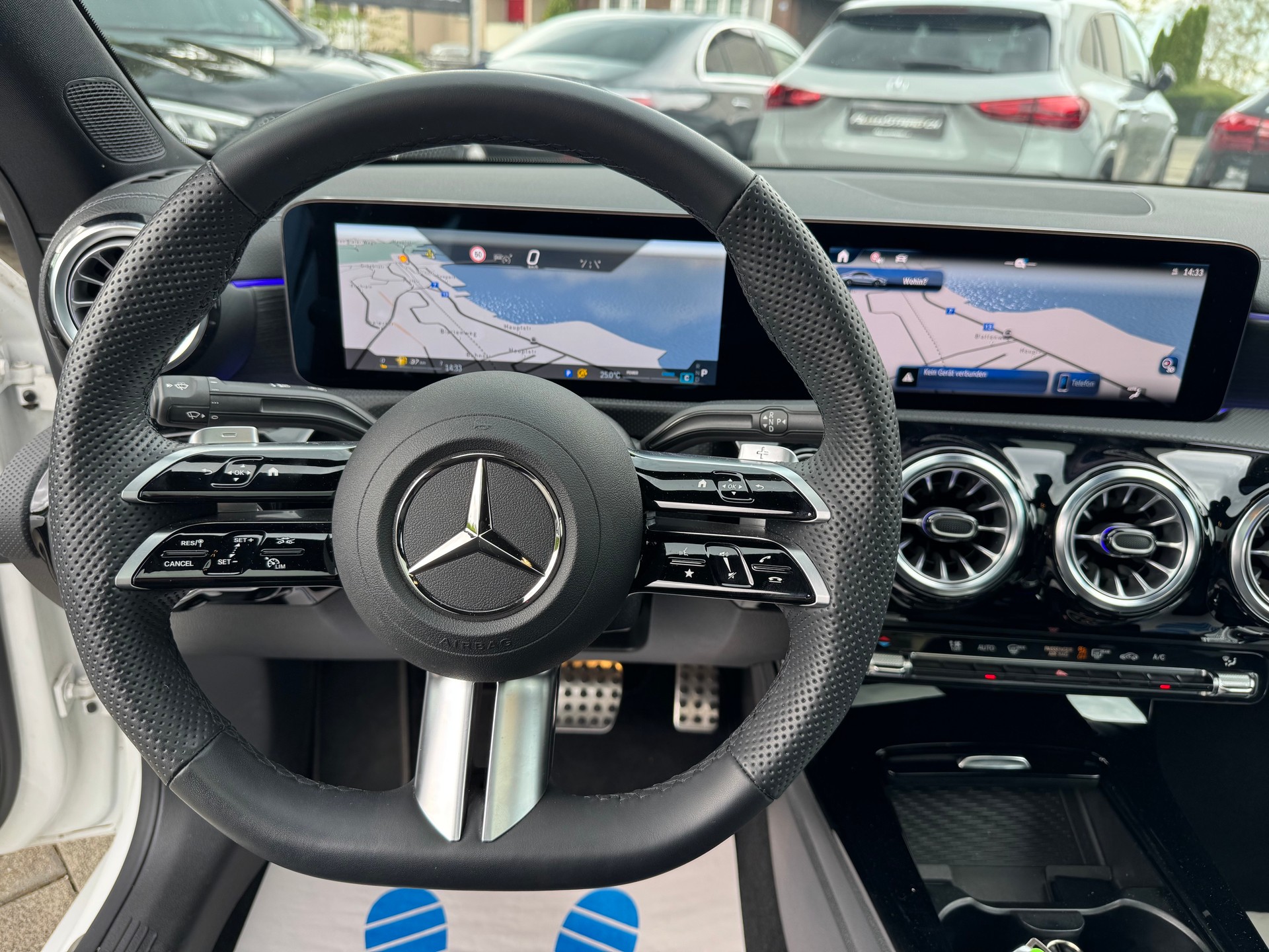 MERCEDES-BENZ CLA 200 AMG Line 7G-DCT-image-8