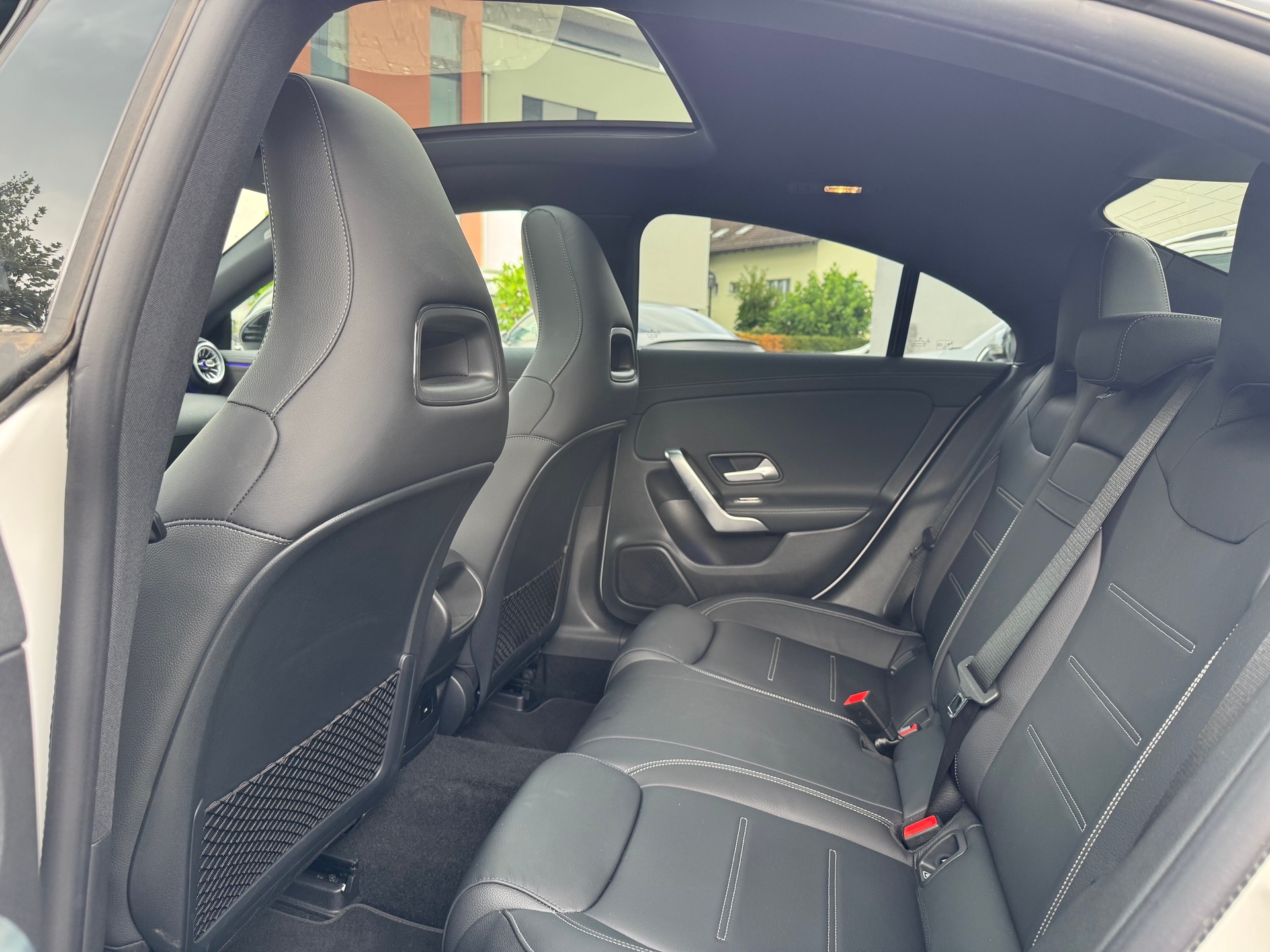 MERCEDES-BENZ CLA 200 AMG Line 7G-DCT-image-18