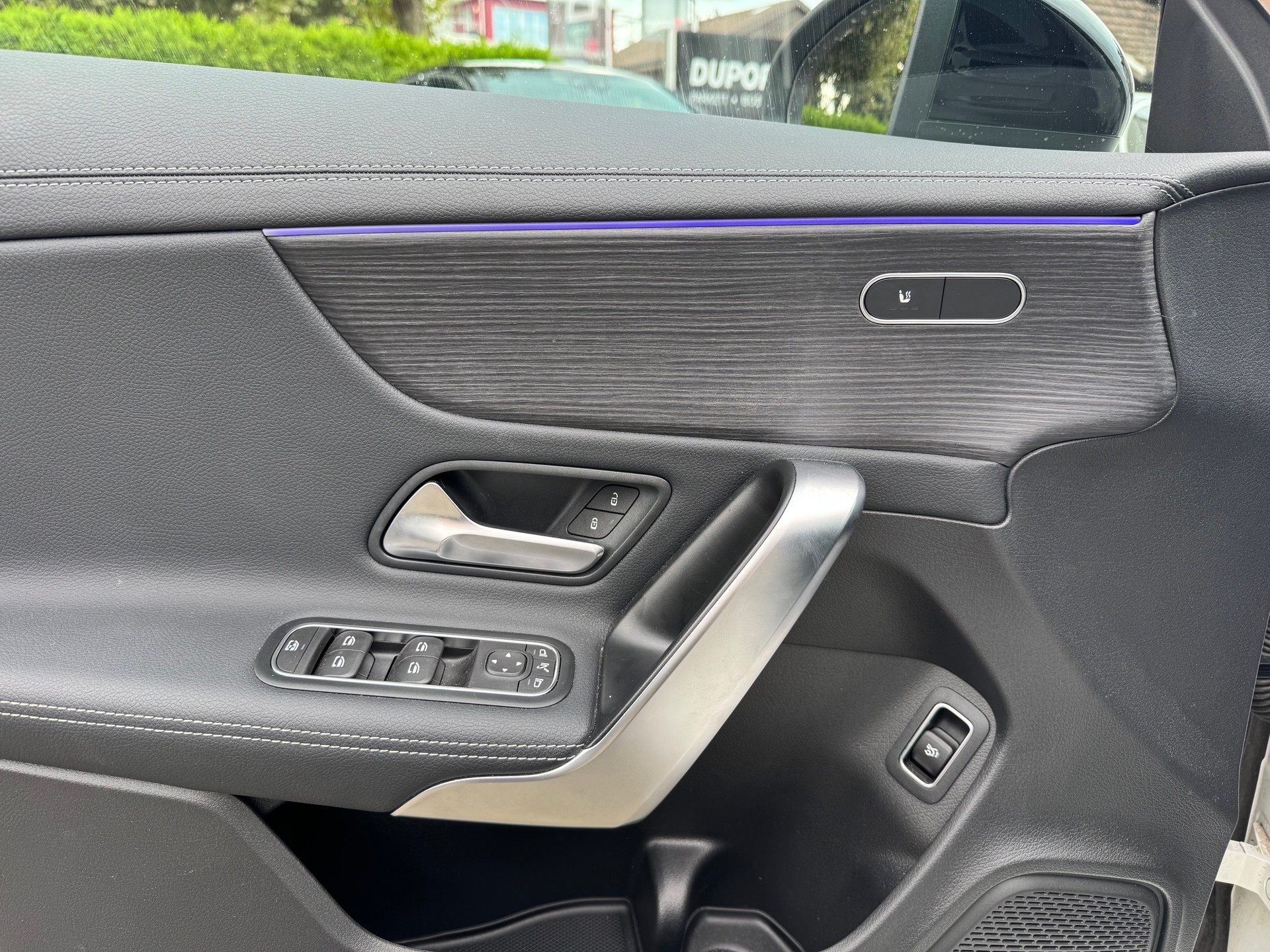 MERCEDES-BENZ CLA 200 AMG Line 7G-DCT-image-11