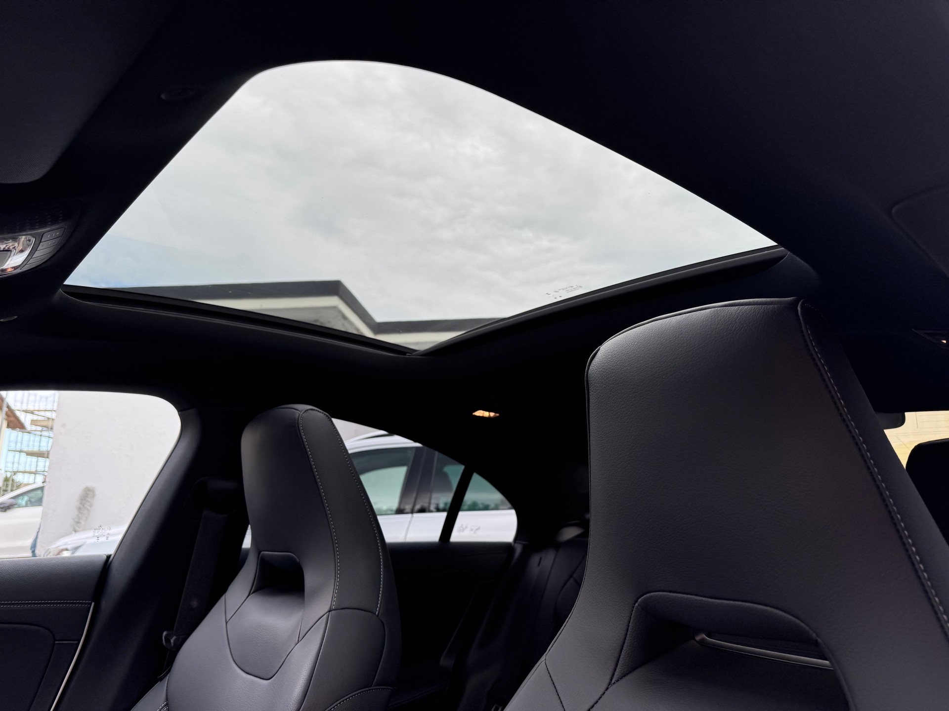 MERCEDES-BENZ CLA 200 AMG Line 7G-DCT-image-10
