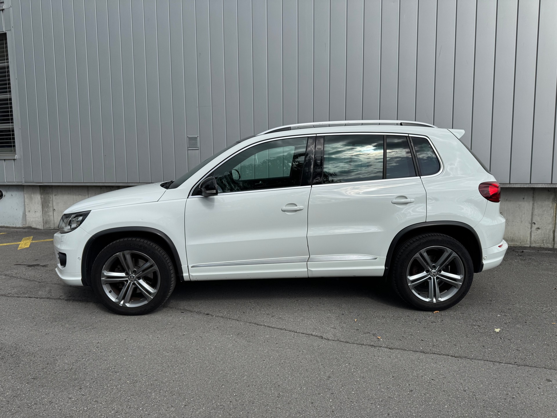 VW Tiguan 2.0 TDI BlueMotion Sport&Style 4Motion DSG-image-2