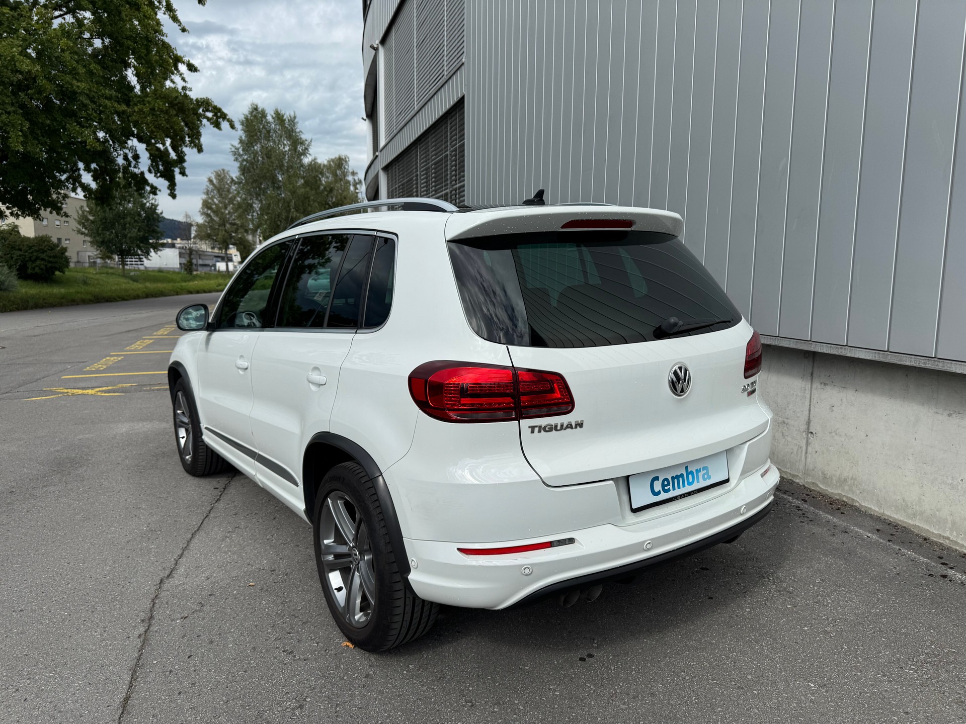 VW Tiguan 2.0 TDI BlueMotion Sport&Style 4Motion DSG-image-4