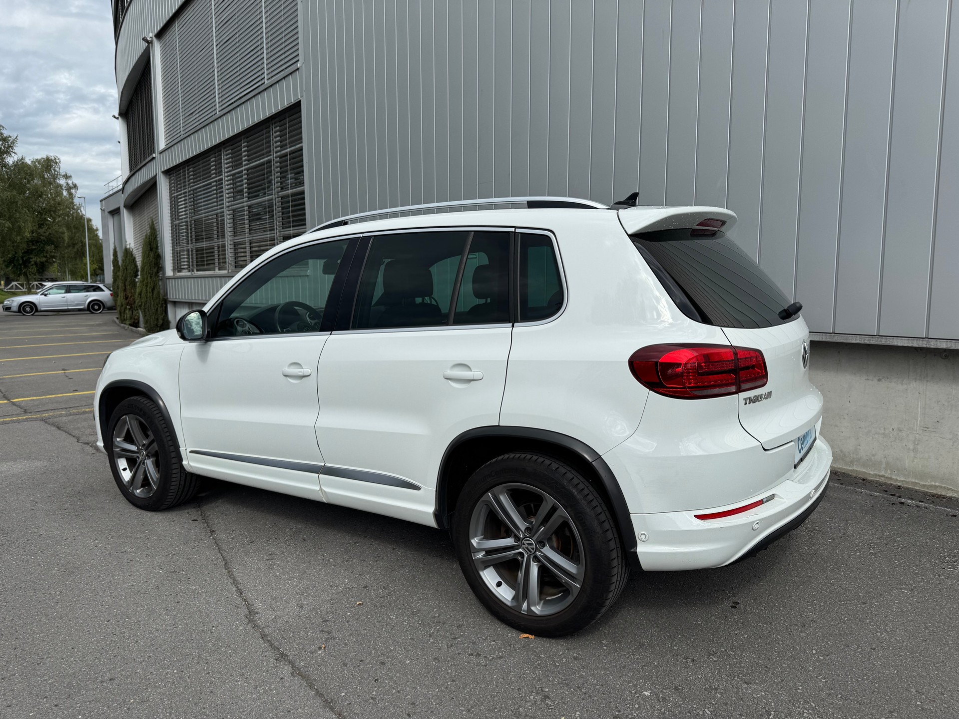 VW Tiguan 2.0 TDI BlueMotion Sport&Style 4Motion DSG-image-3