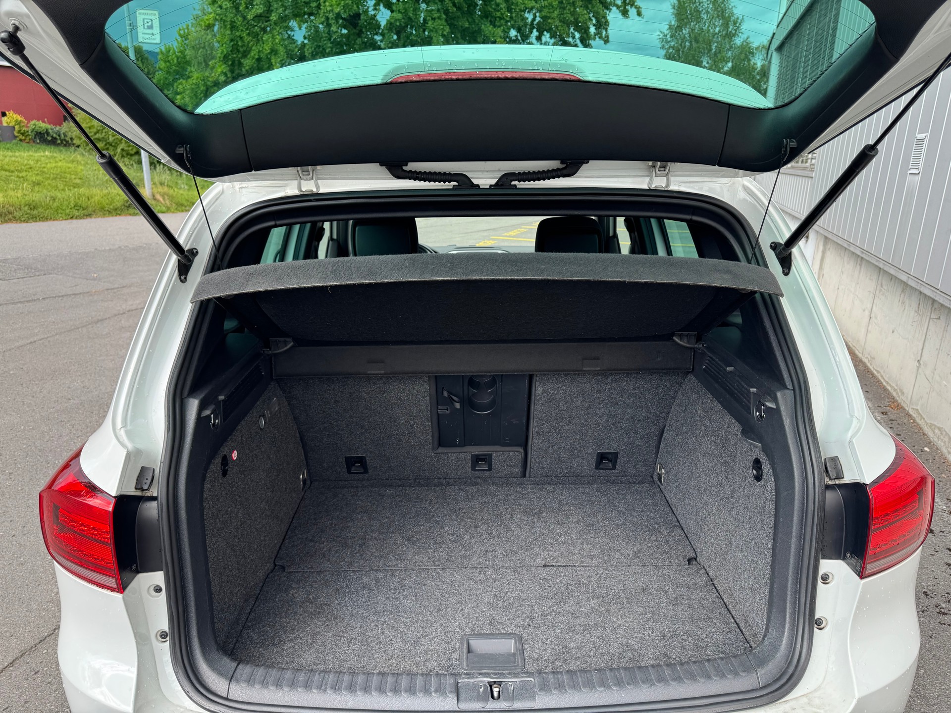 VW Tiguan 2.0 TDI BlueMotion Sport&Style 4Motion DSG-image-8