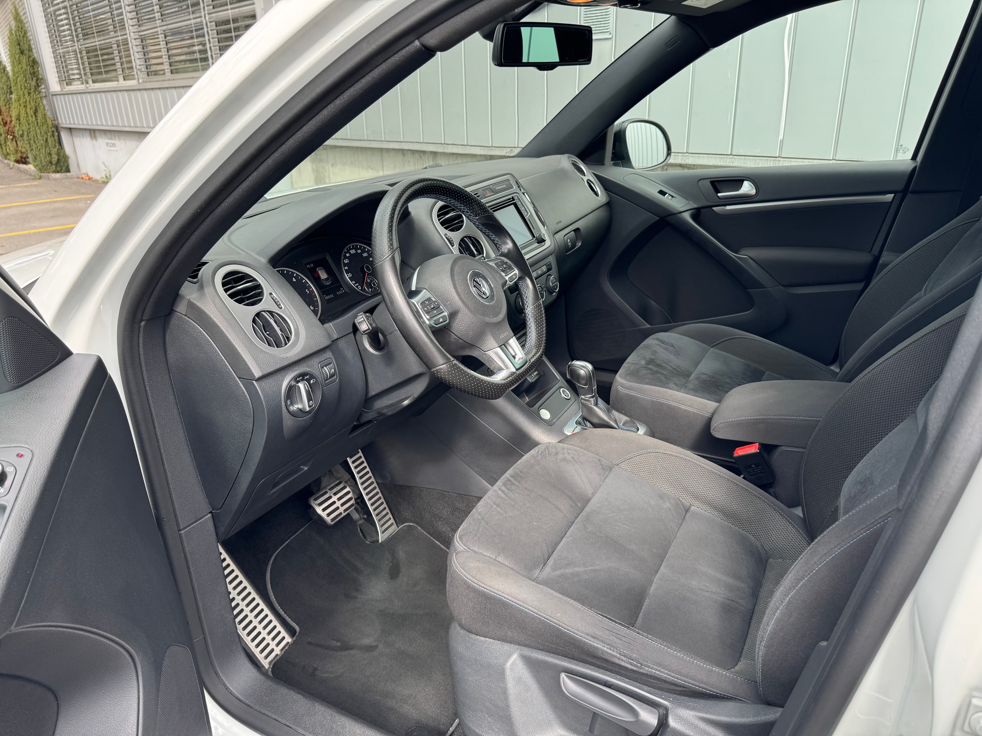 VW Tiguan 2.0 TDI BlueMotion Sport&Style 4Motion DSG-image-5