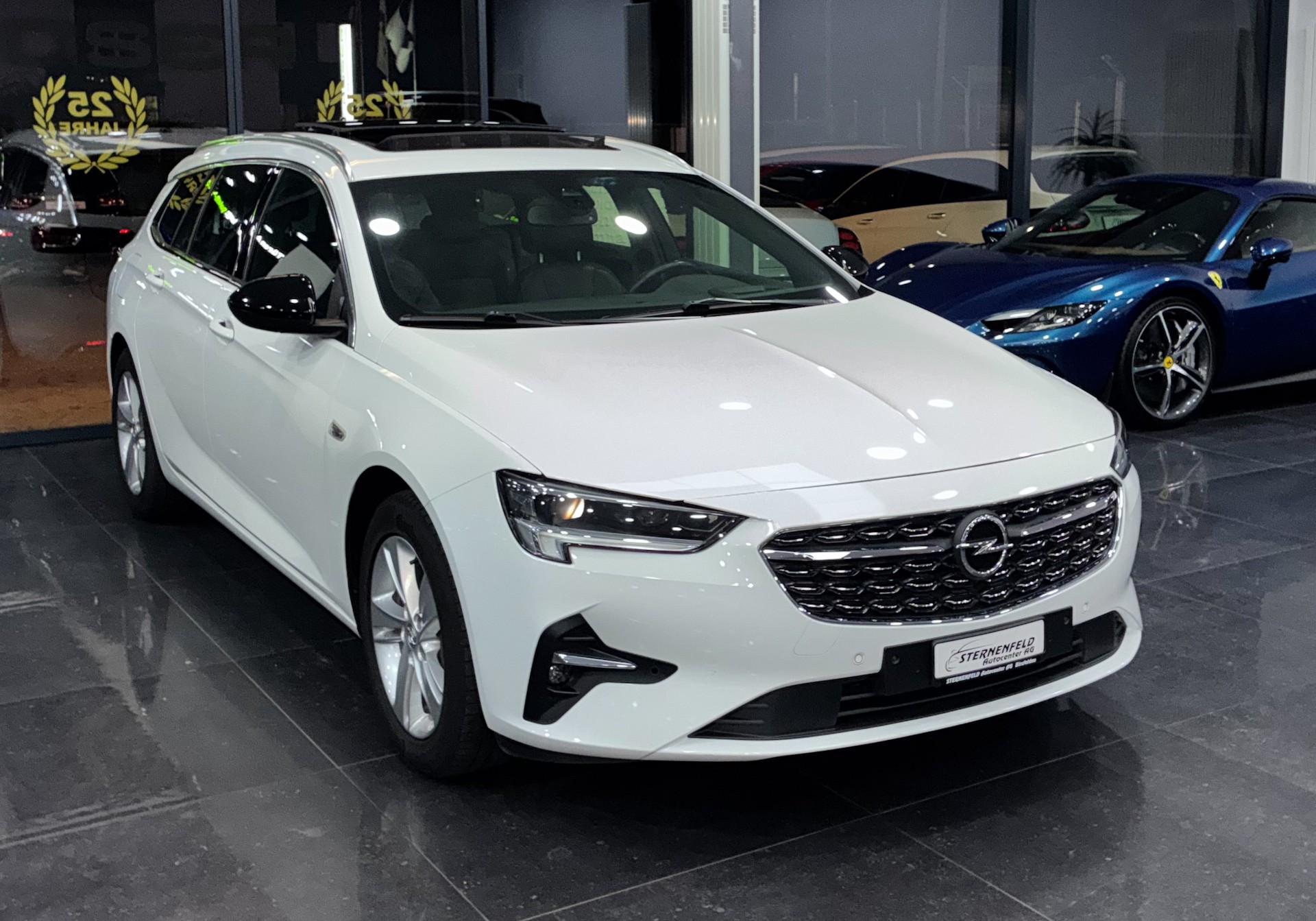 OPEL Insignia 2.0 CDTI Sports Tourer 4WD Elegance Automatic-image-2