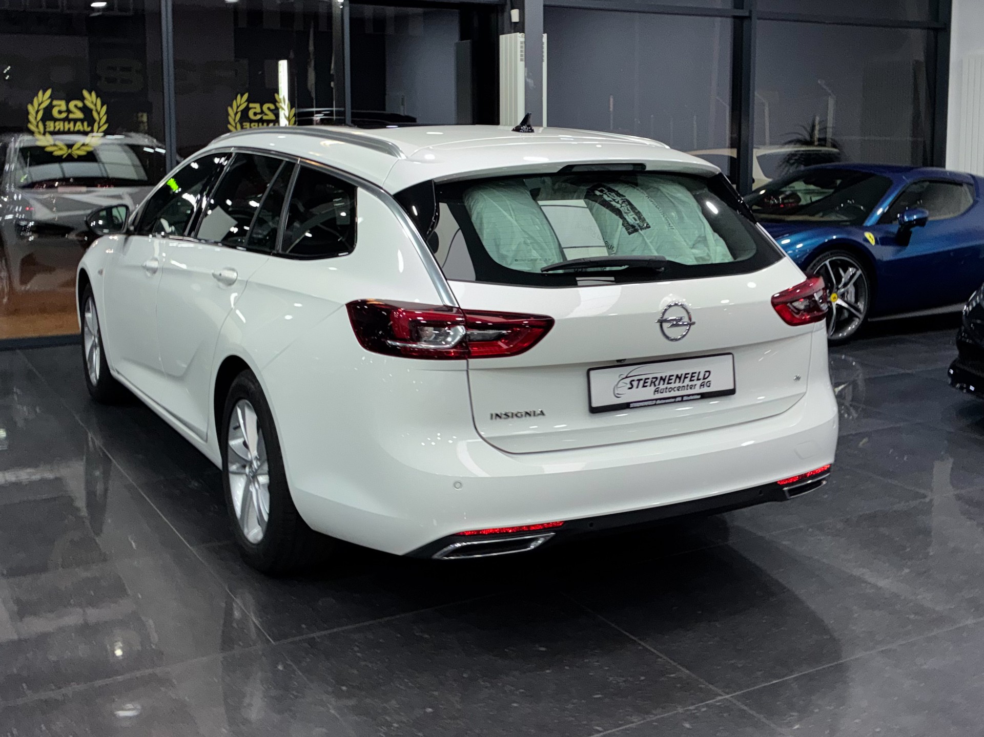 OPEL Insignia 2.0 CDTI Sports Tourer 4WD Elegance Automatic-image-4