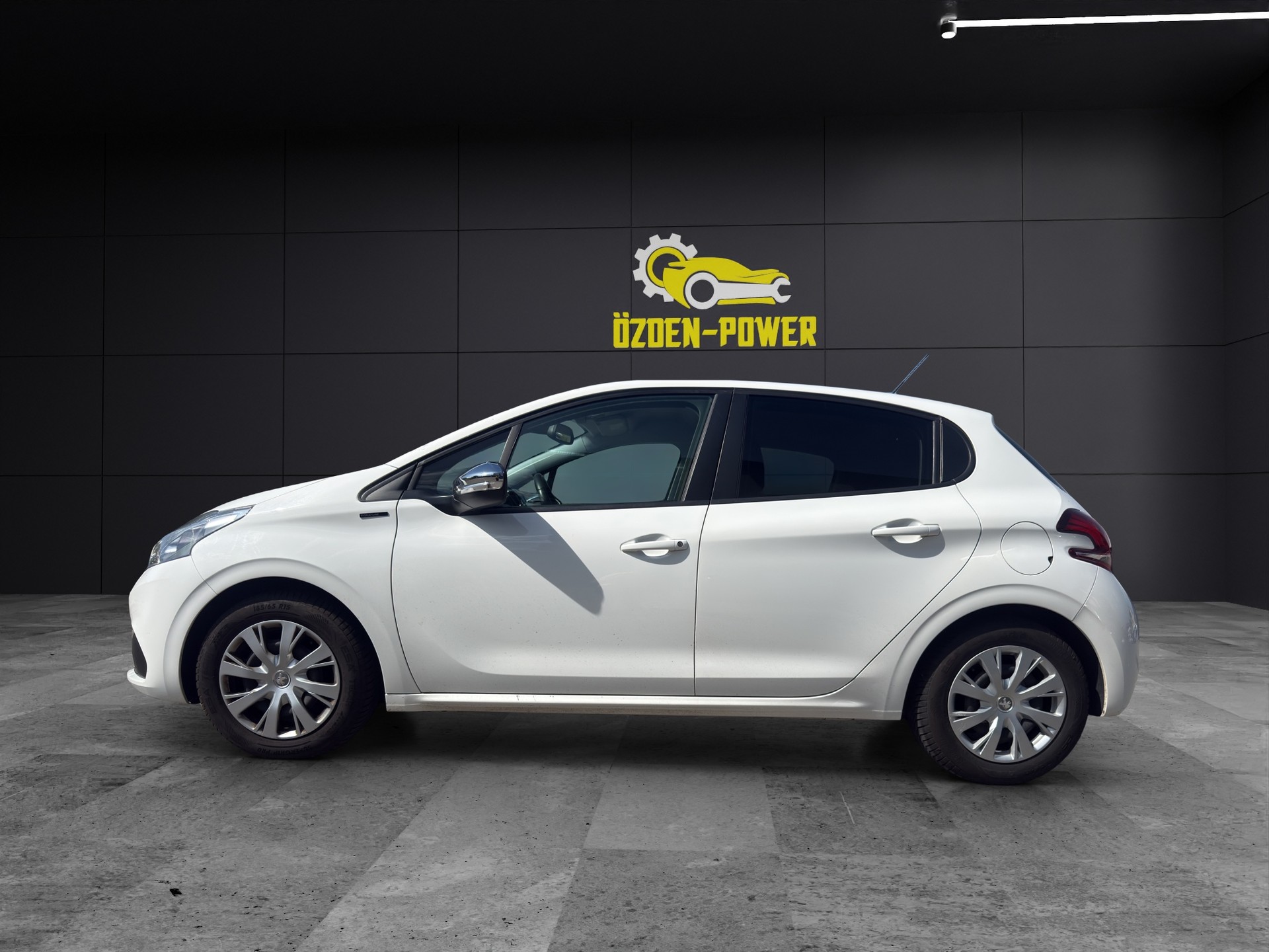 PEUGEOT 208 1.2 PureTech Signature-image-6