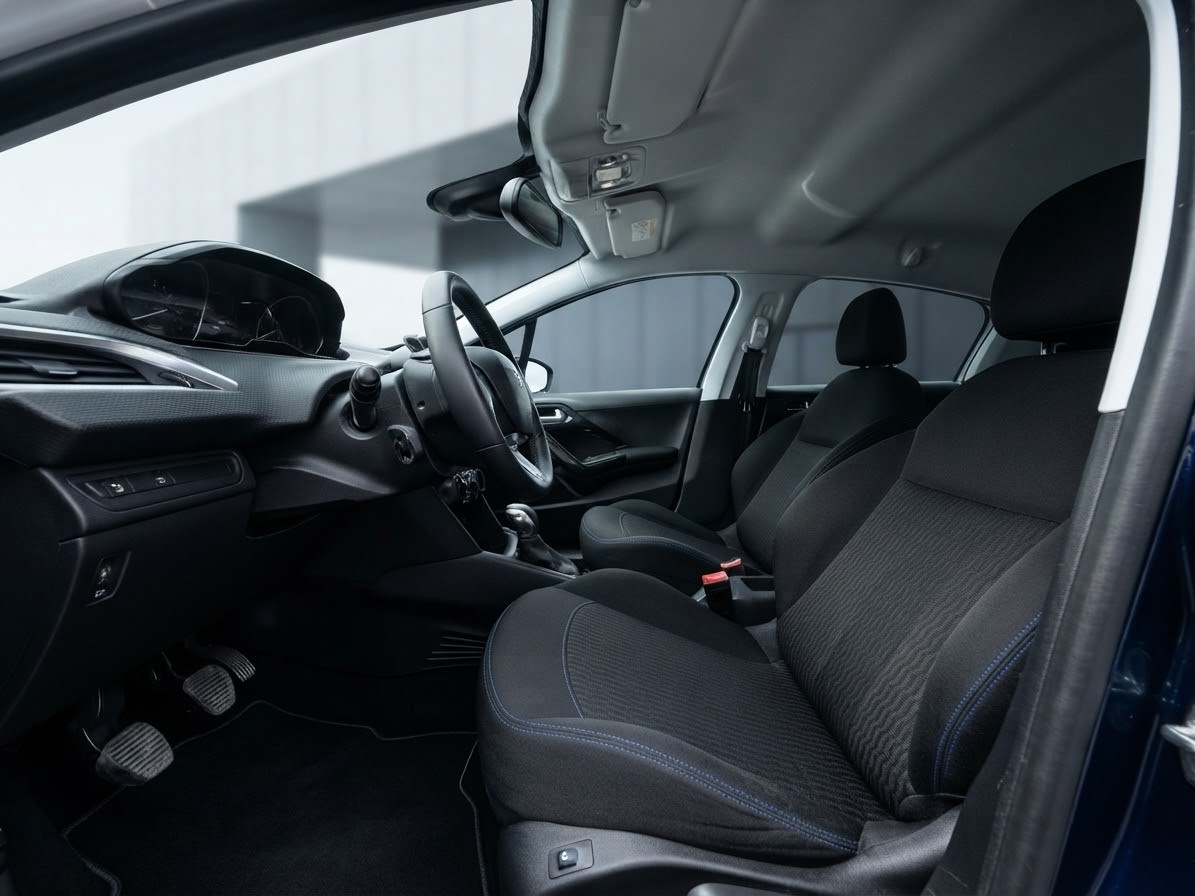 PEUGEOT 208 1.2 PureTech Signature-image-12